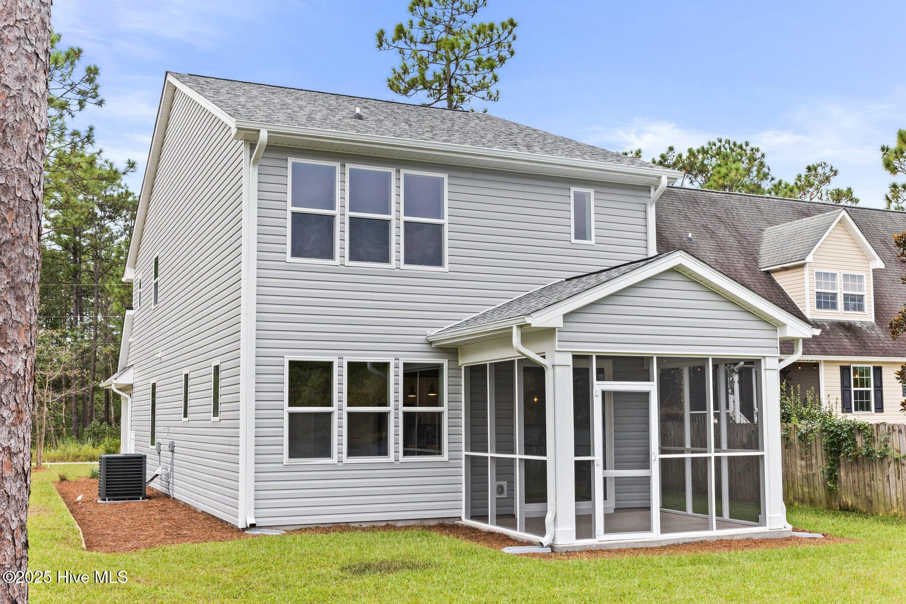 100534287 | Photo 33