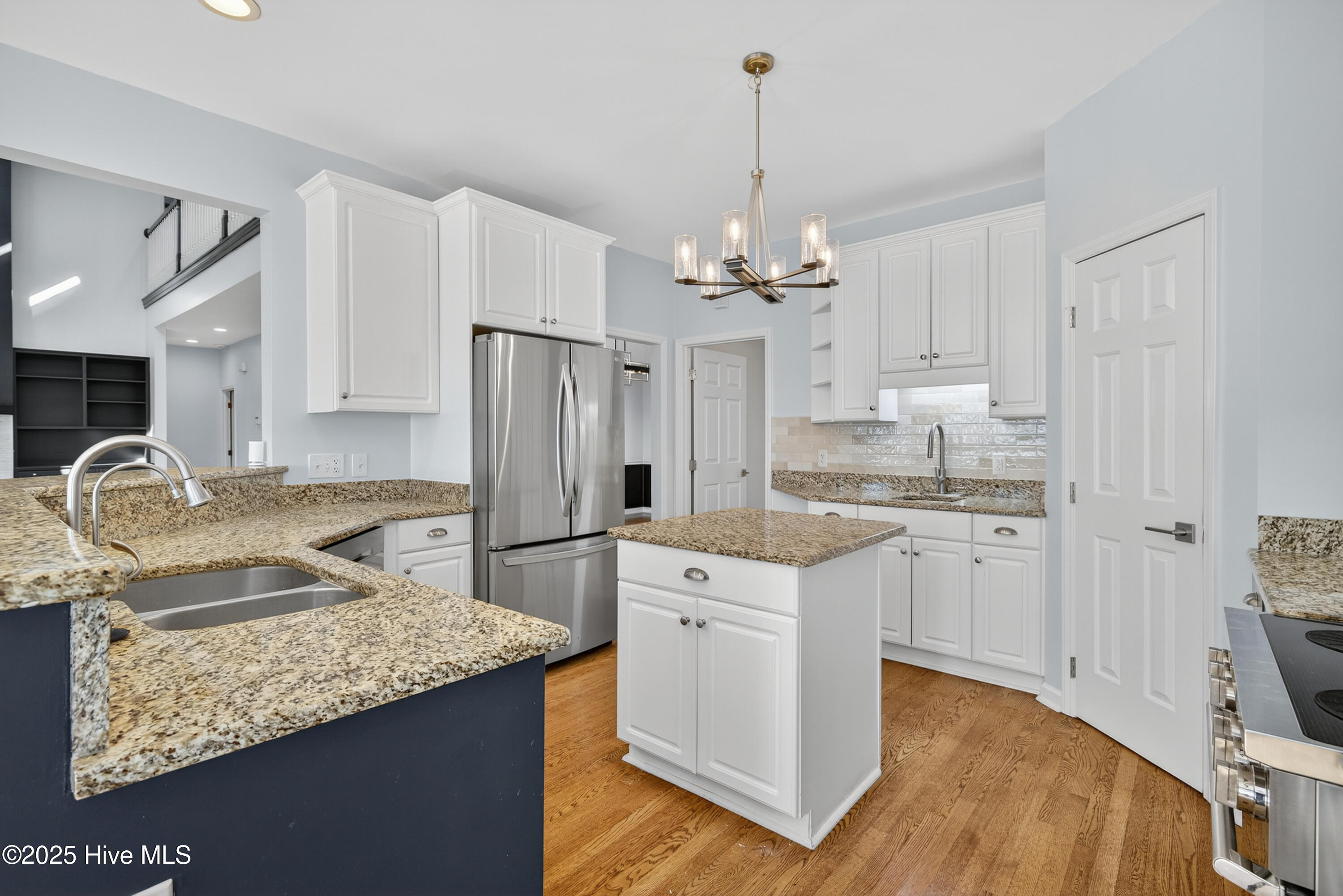 100539038 | Photo 38