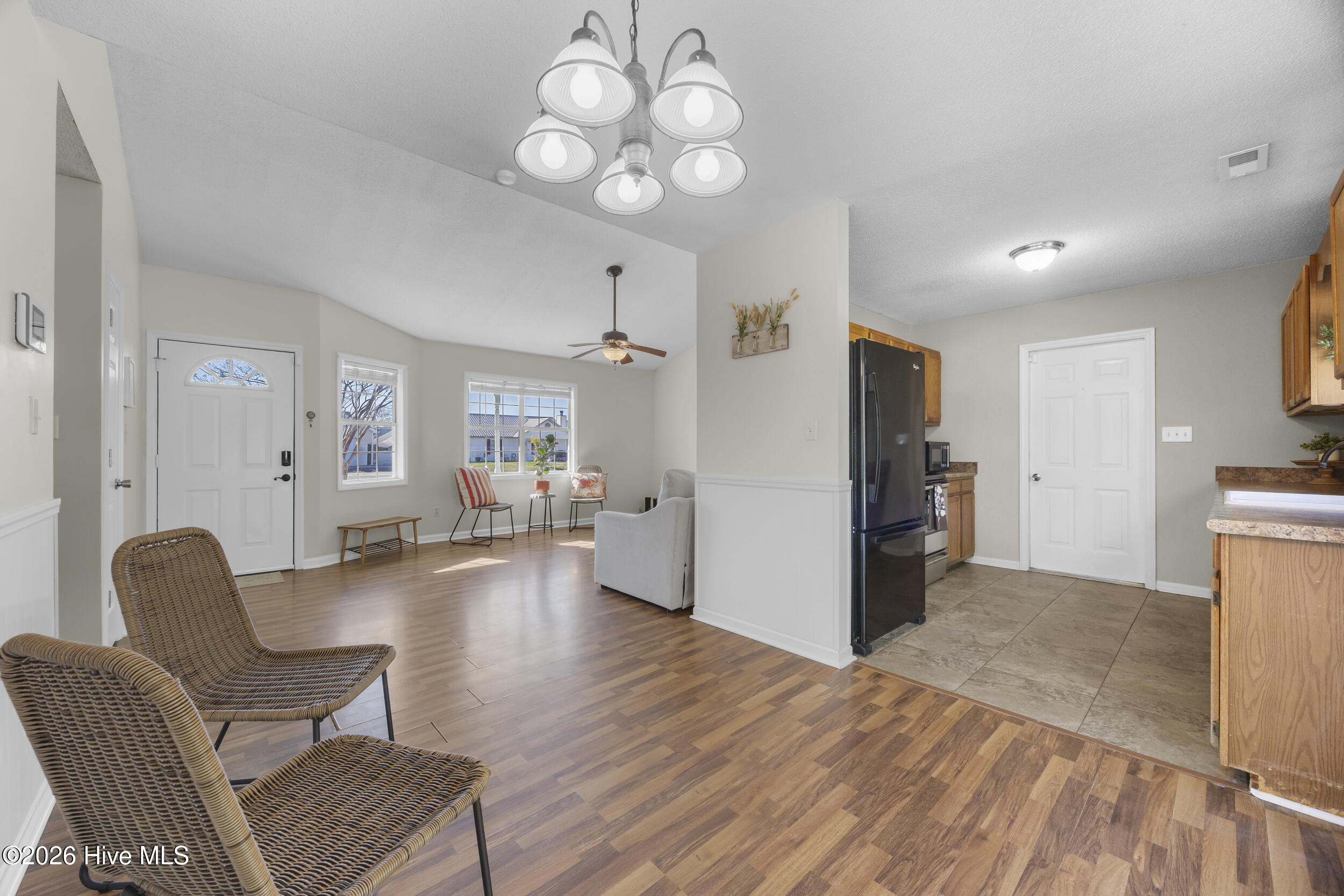 100556766 | Photo 11