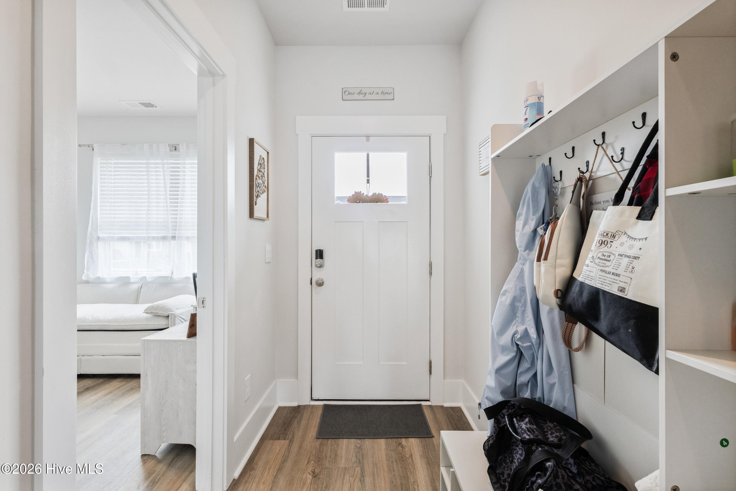 100561359 | Photo 12