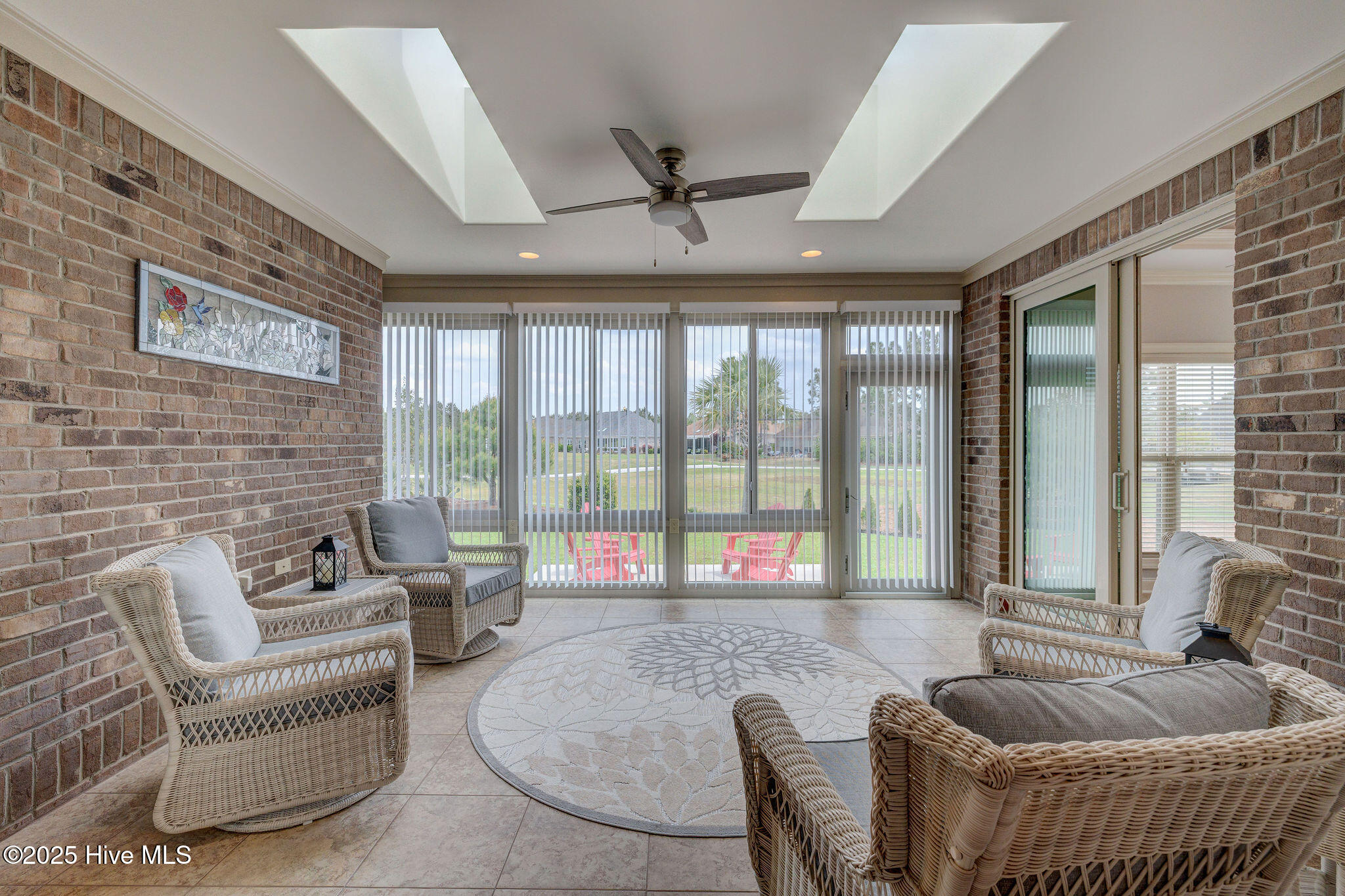 100549436 | Photo 40