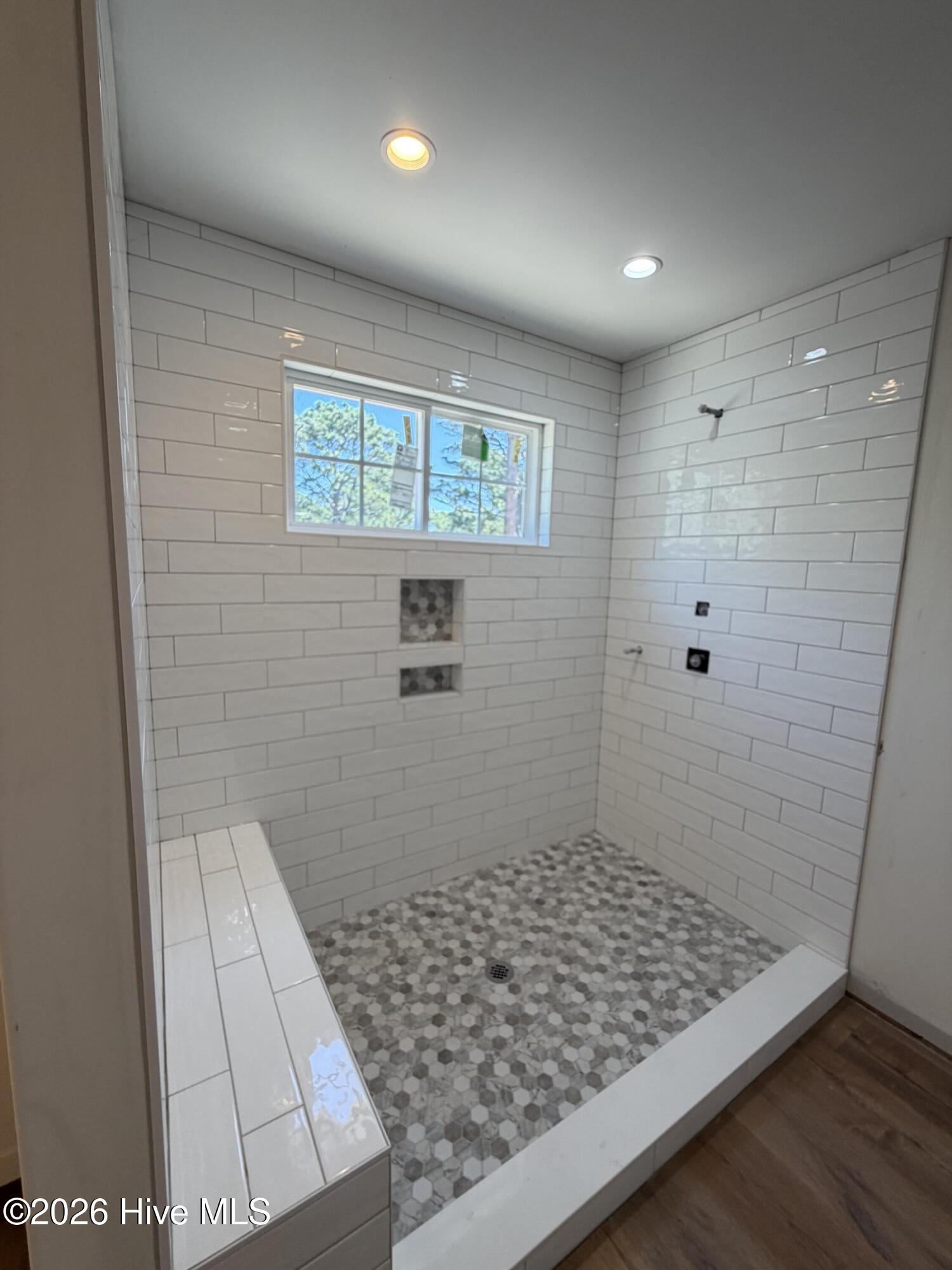 100568393 | Photo 41