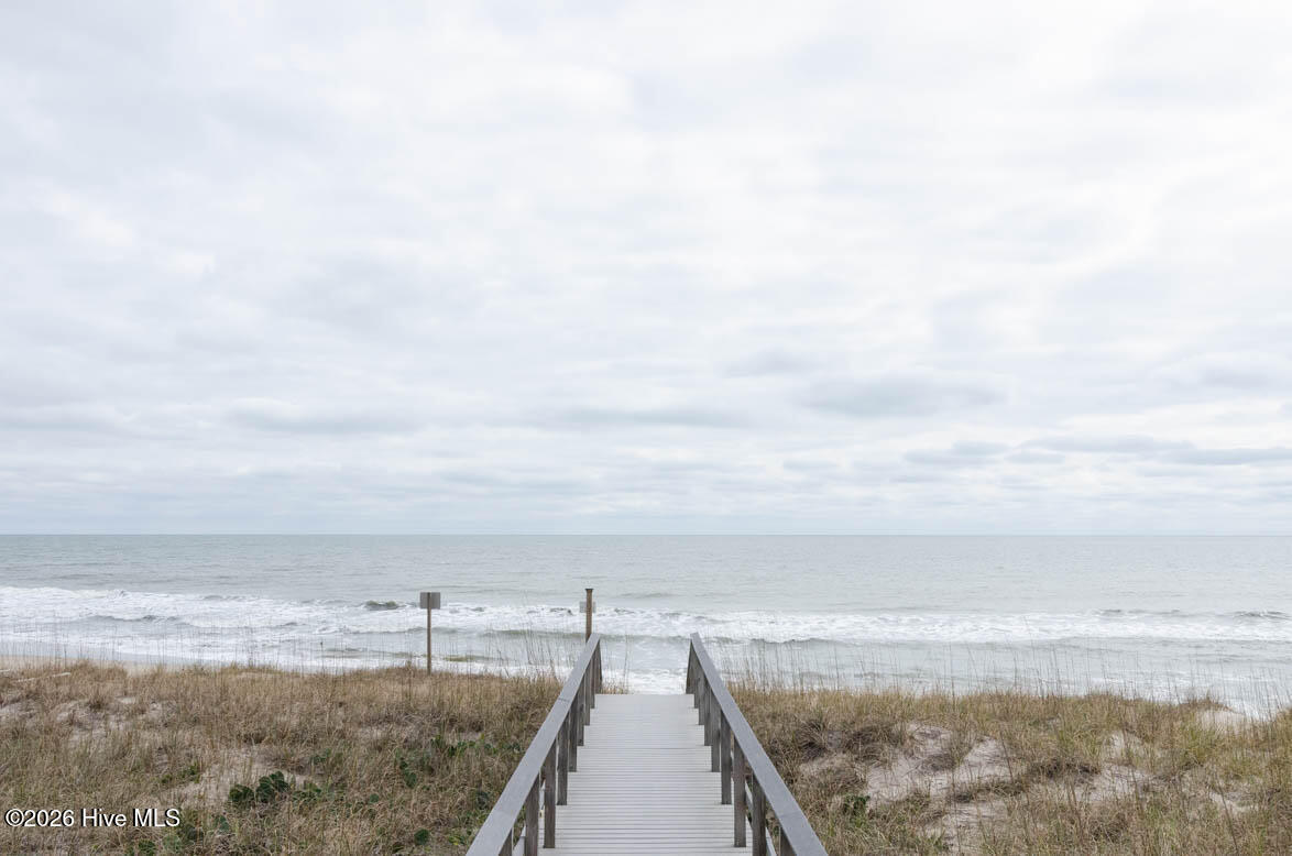 100586964 | Photo 42