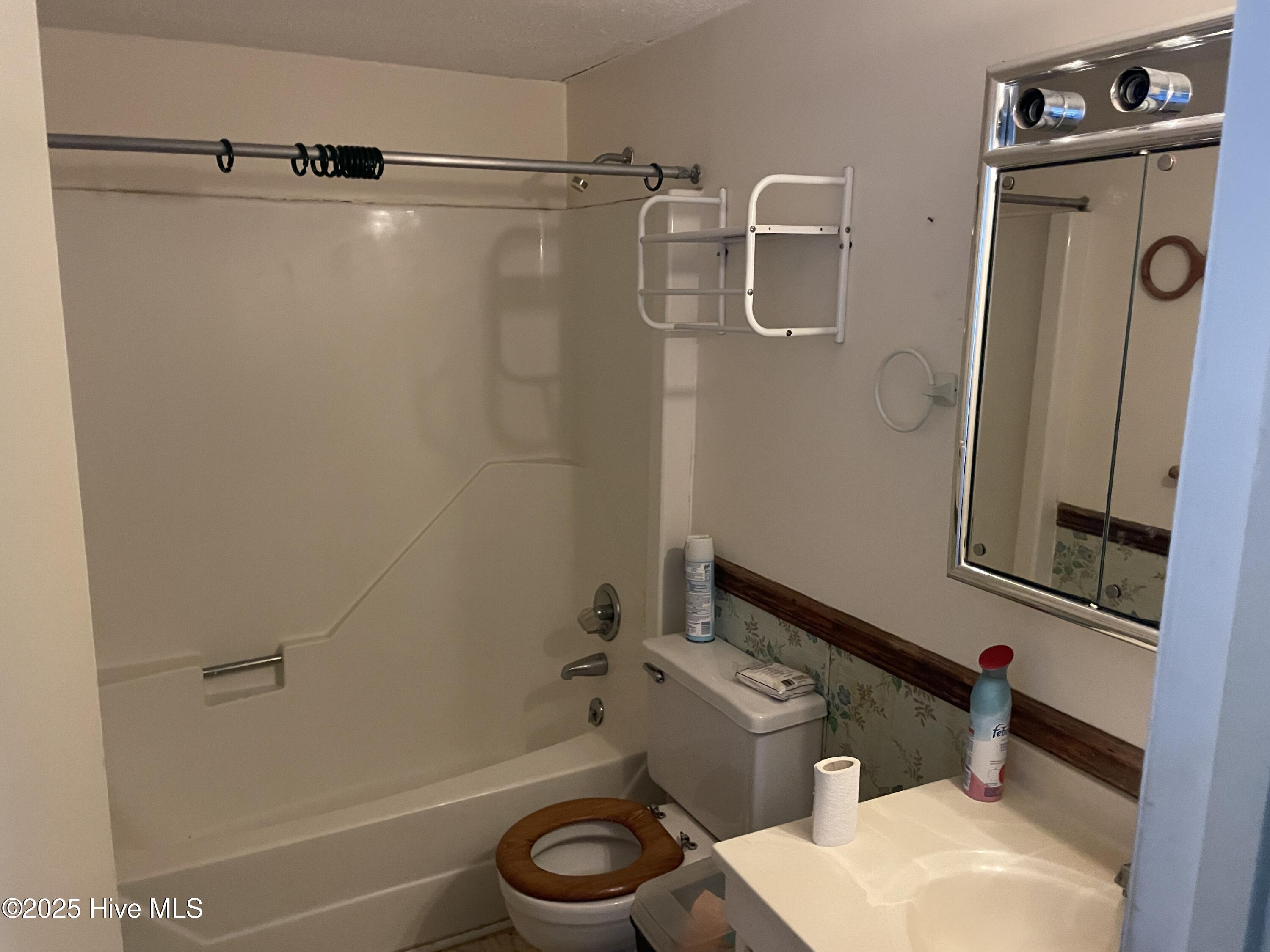 100546227 | Photo 17