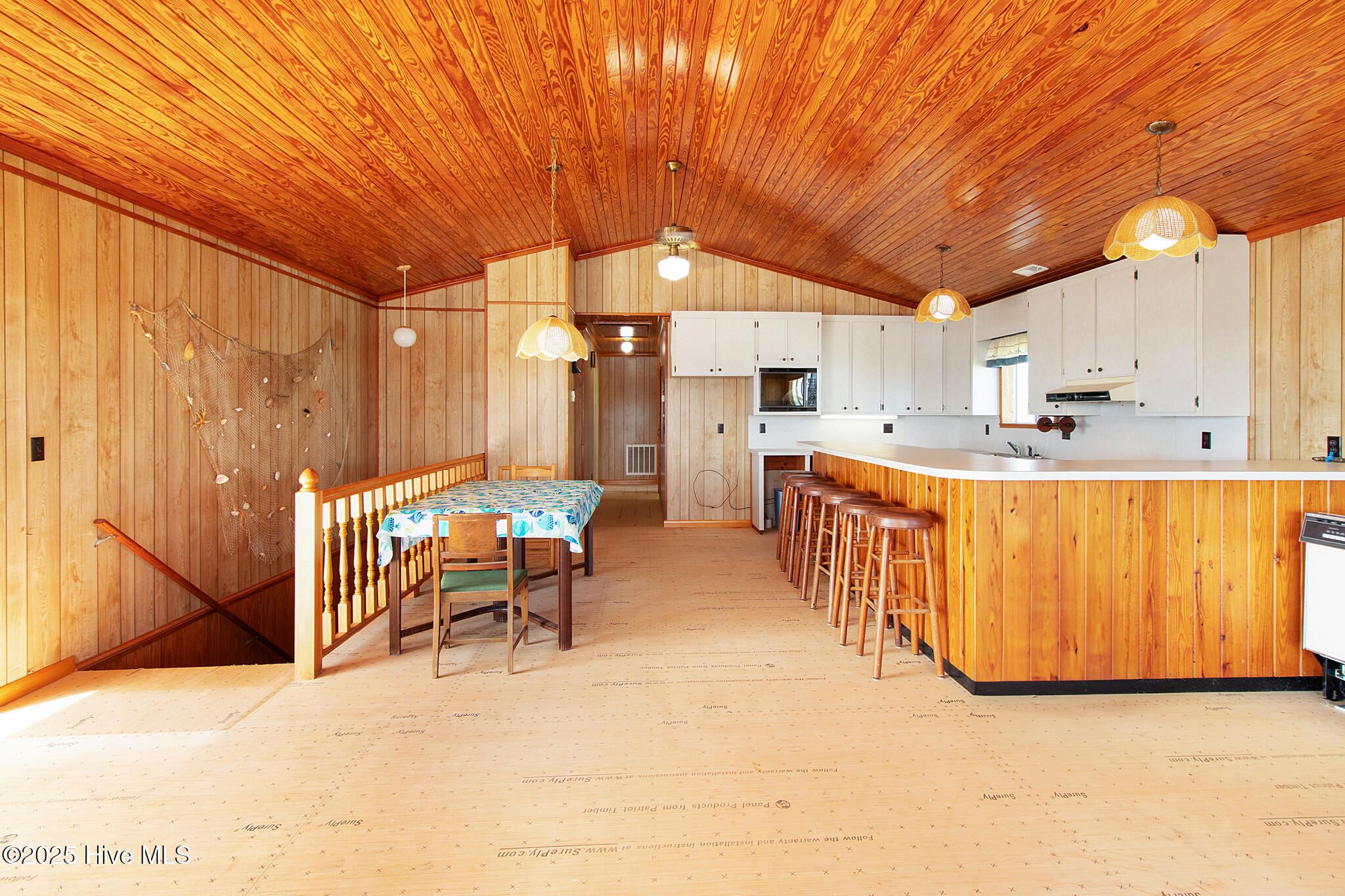 100535334 | Photo 15