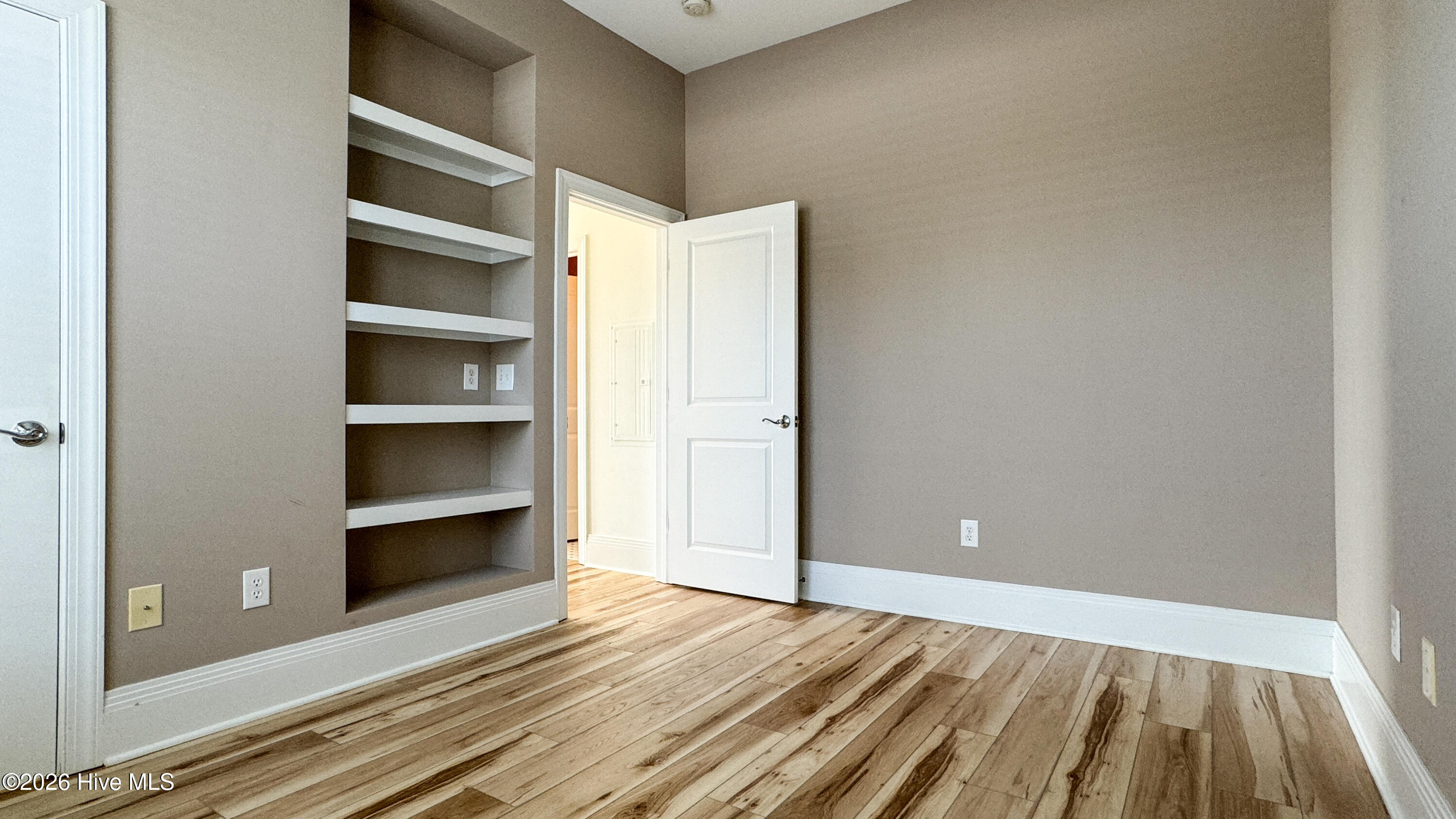 100559977 | Photo 16