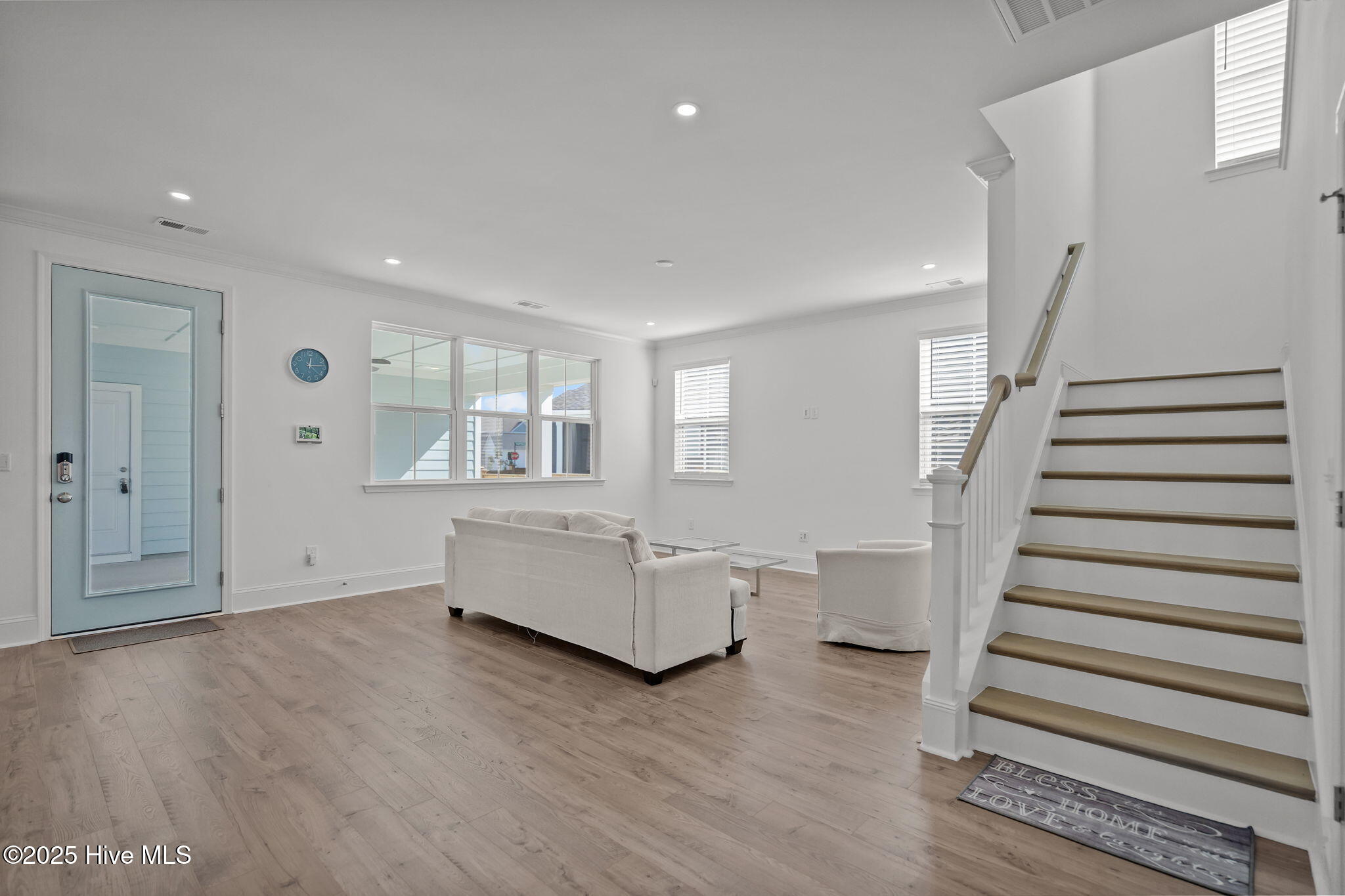 100537775 | Photo 10