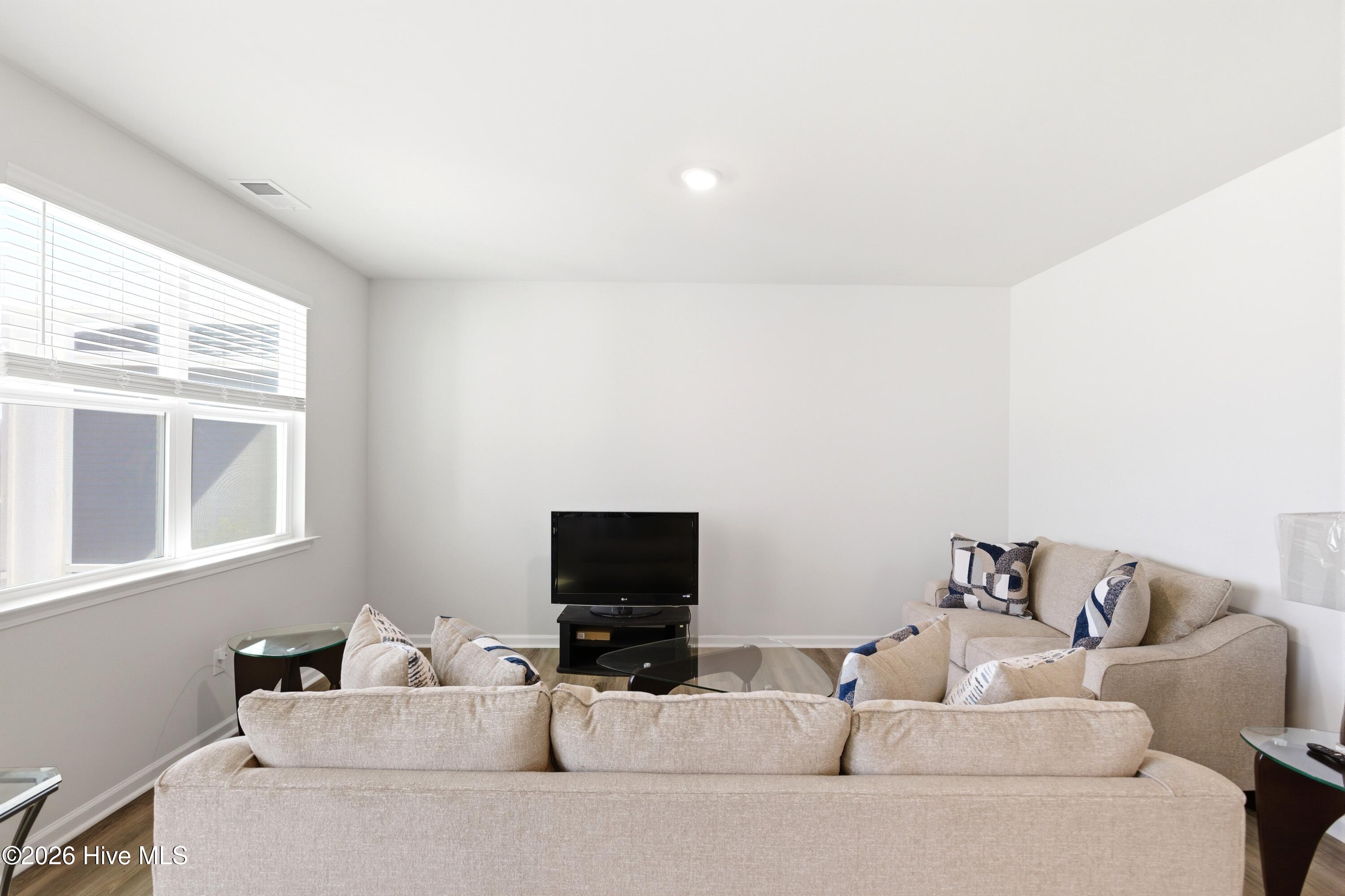 100563047 | Photo 19