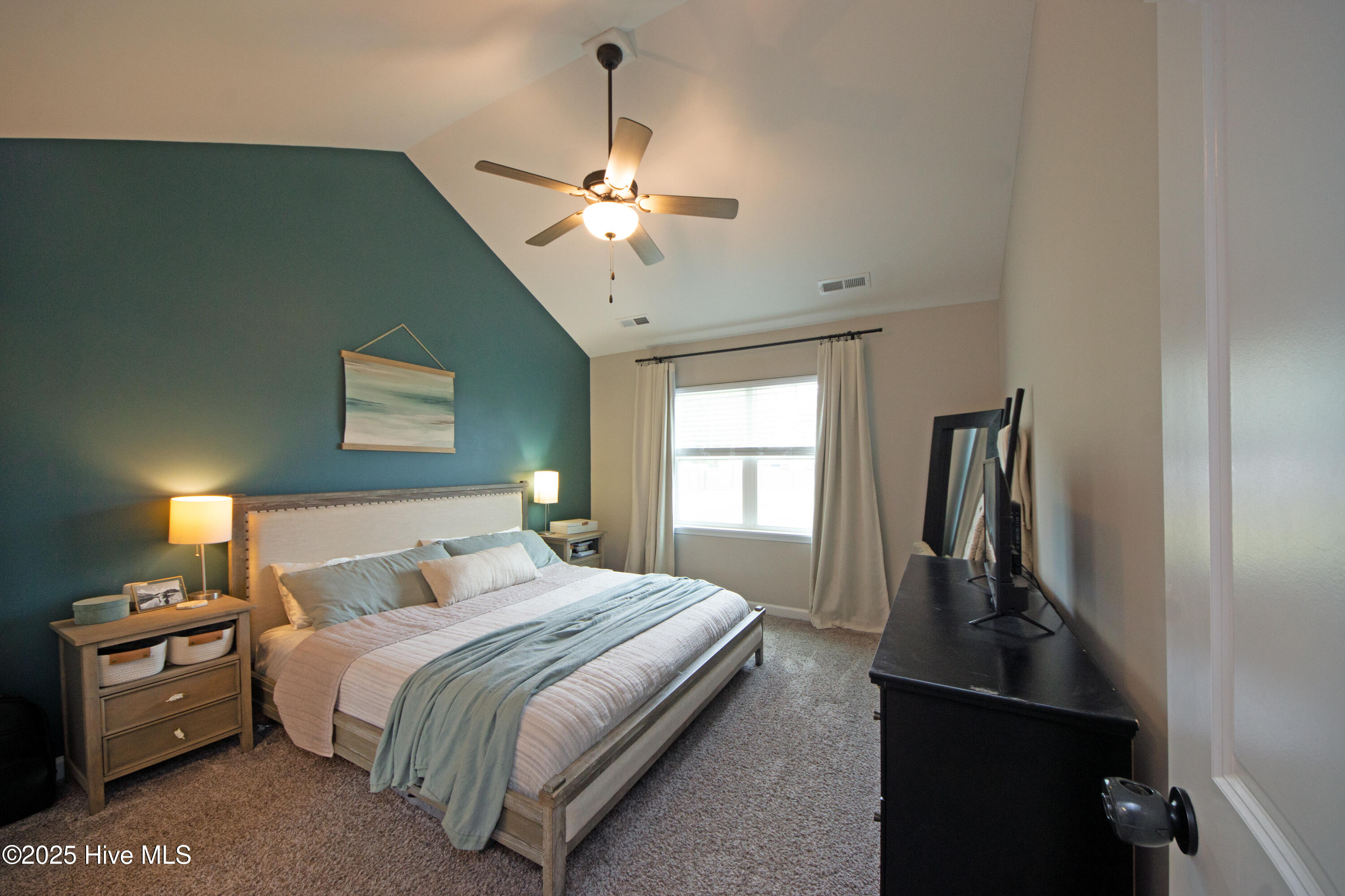 100539129 | Photo 13