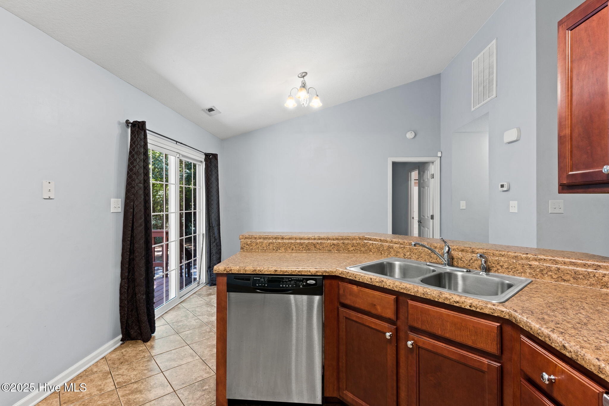 173 Live Oak Drive, Jacksonville, NC 28540 – photo 21: 27-web-or-mls-CAMMediaLLC.com (34 of 52)