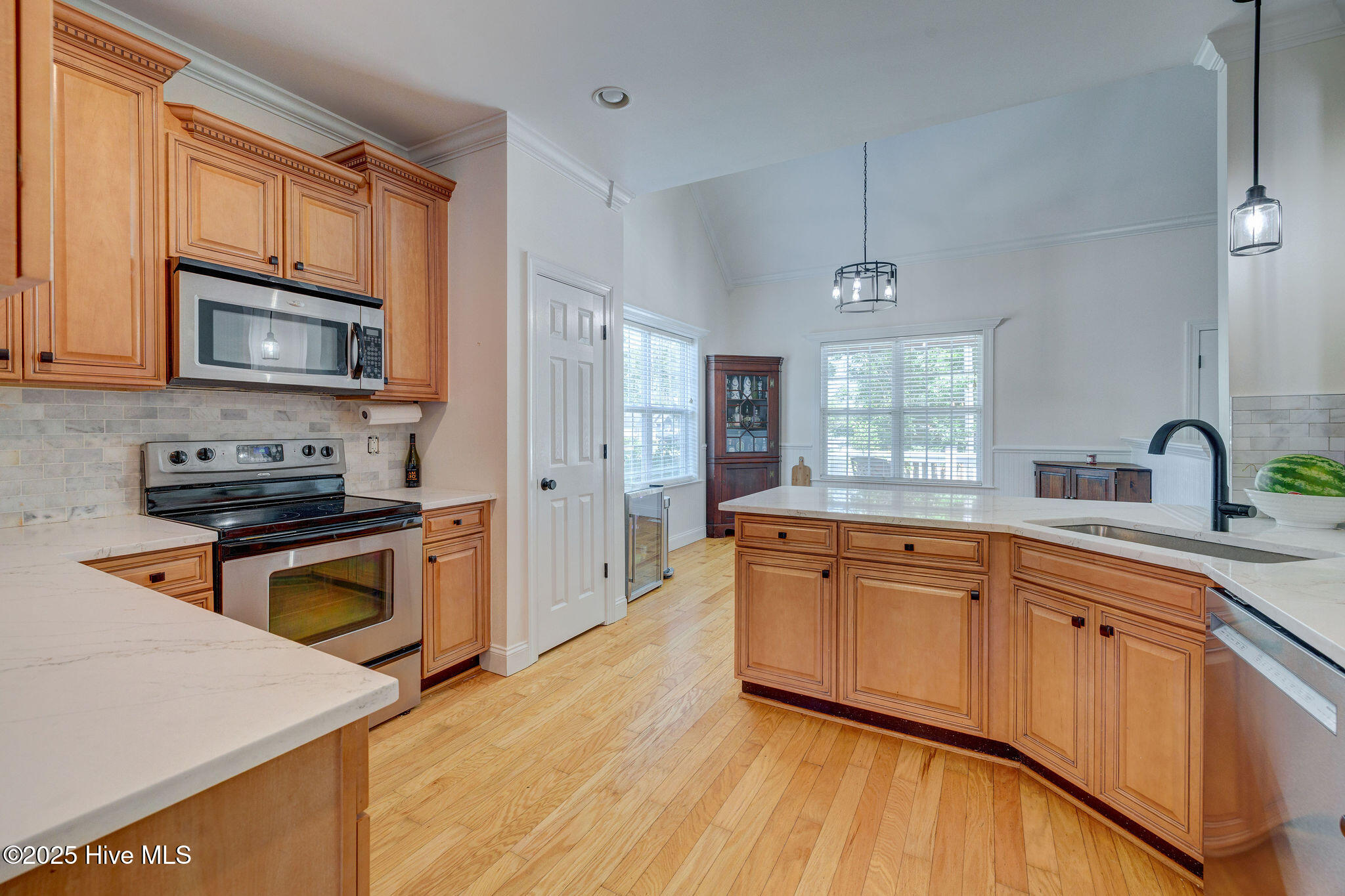 100529617 | Photo 17