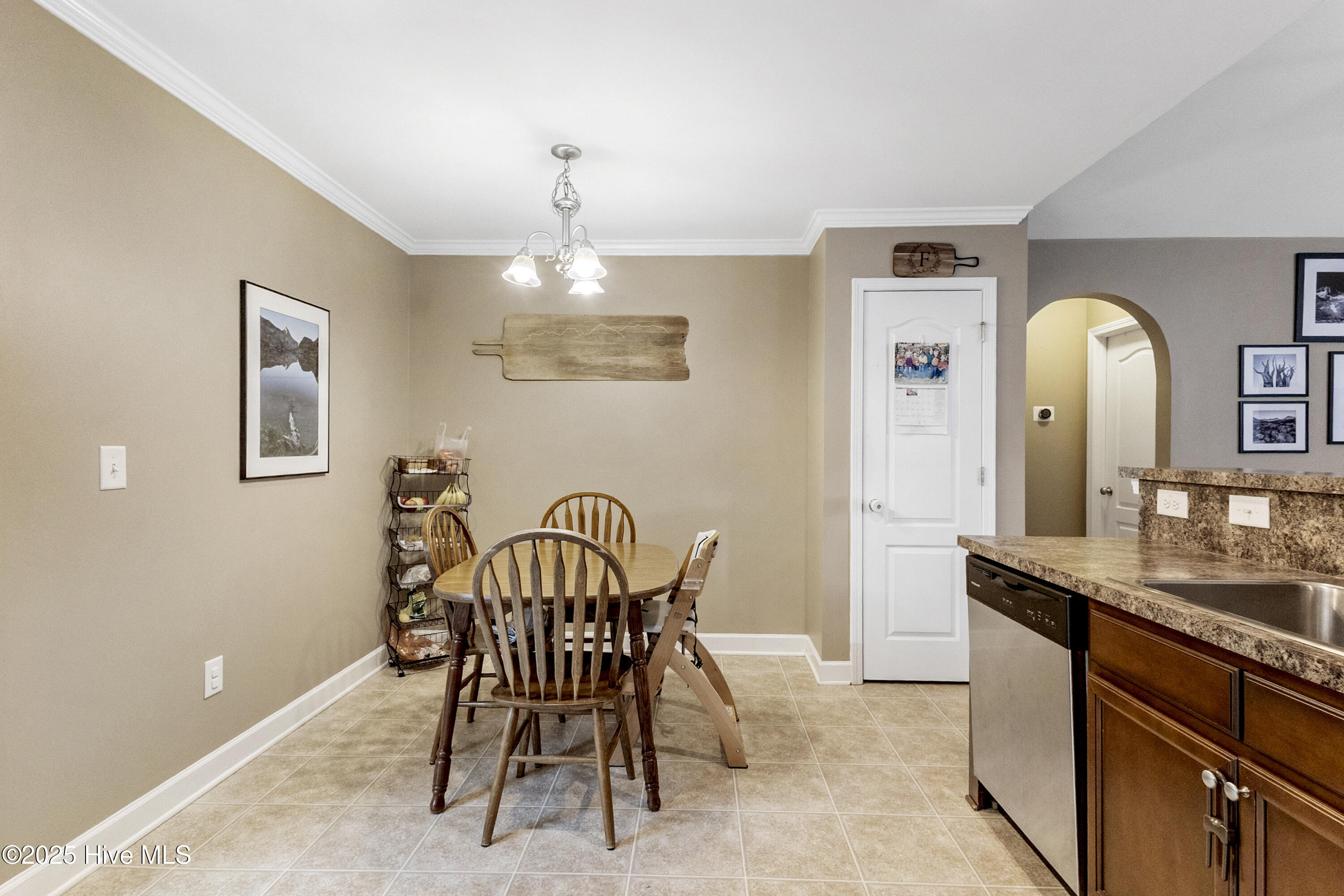 100544025 | Photo 12