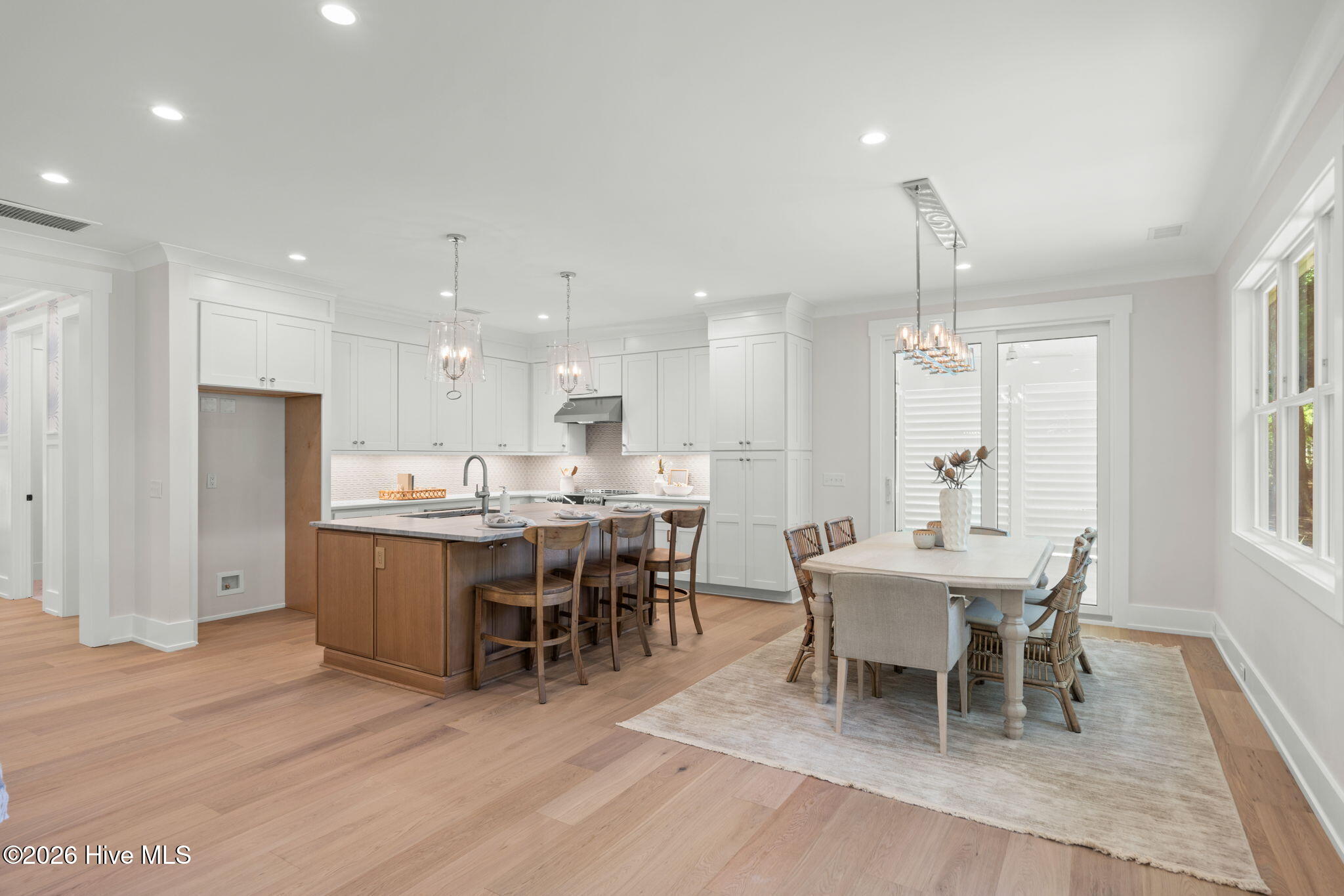 100568916 | Photo 14