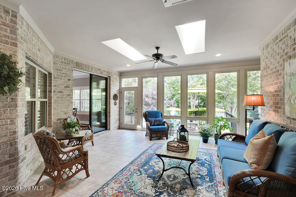 100562114 | Photo 16