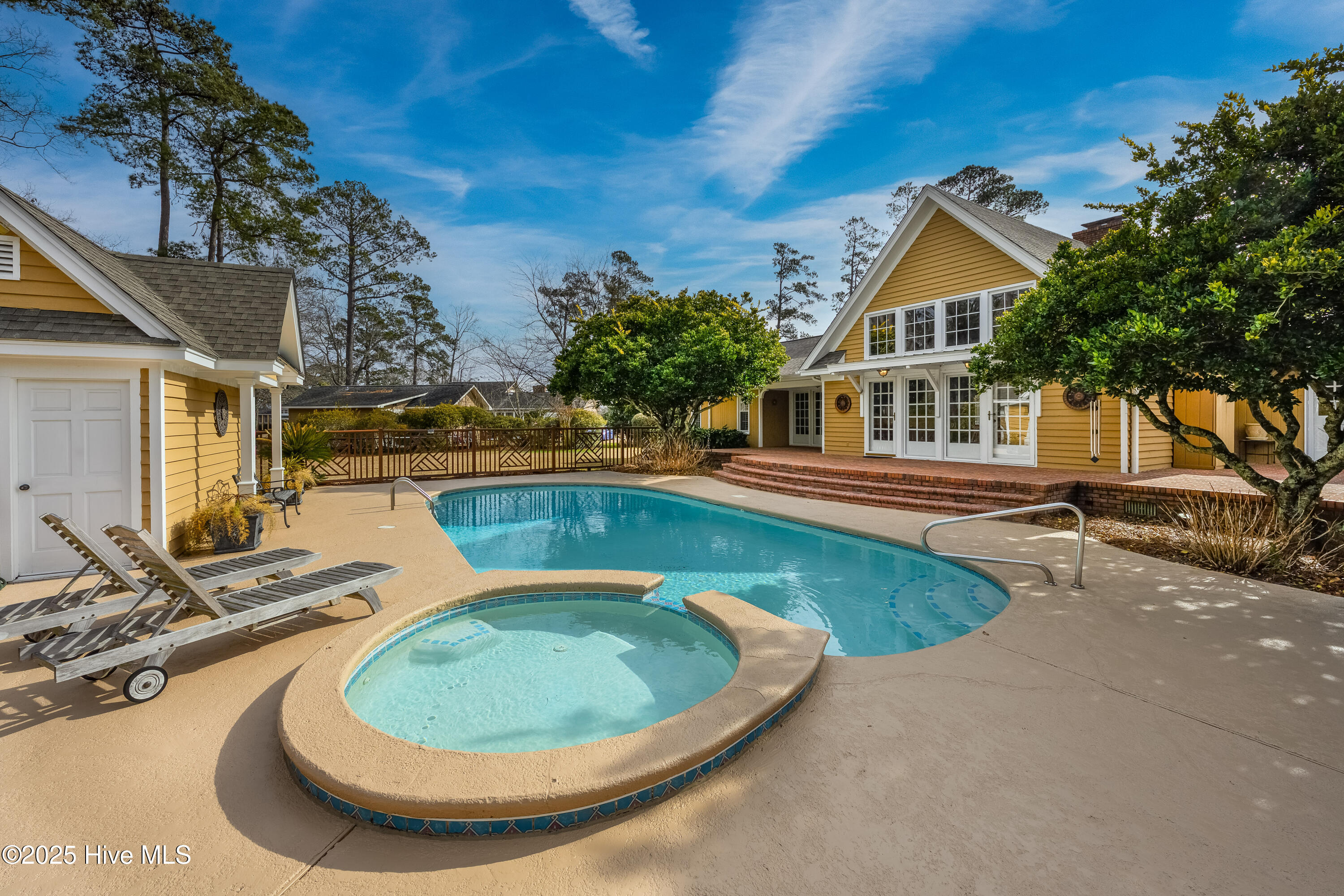 100485107 | Photo 37