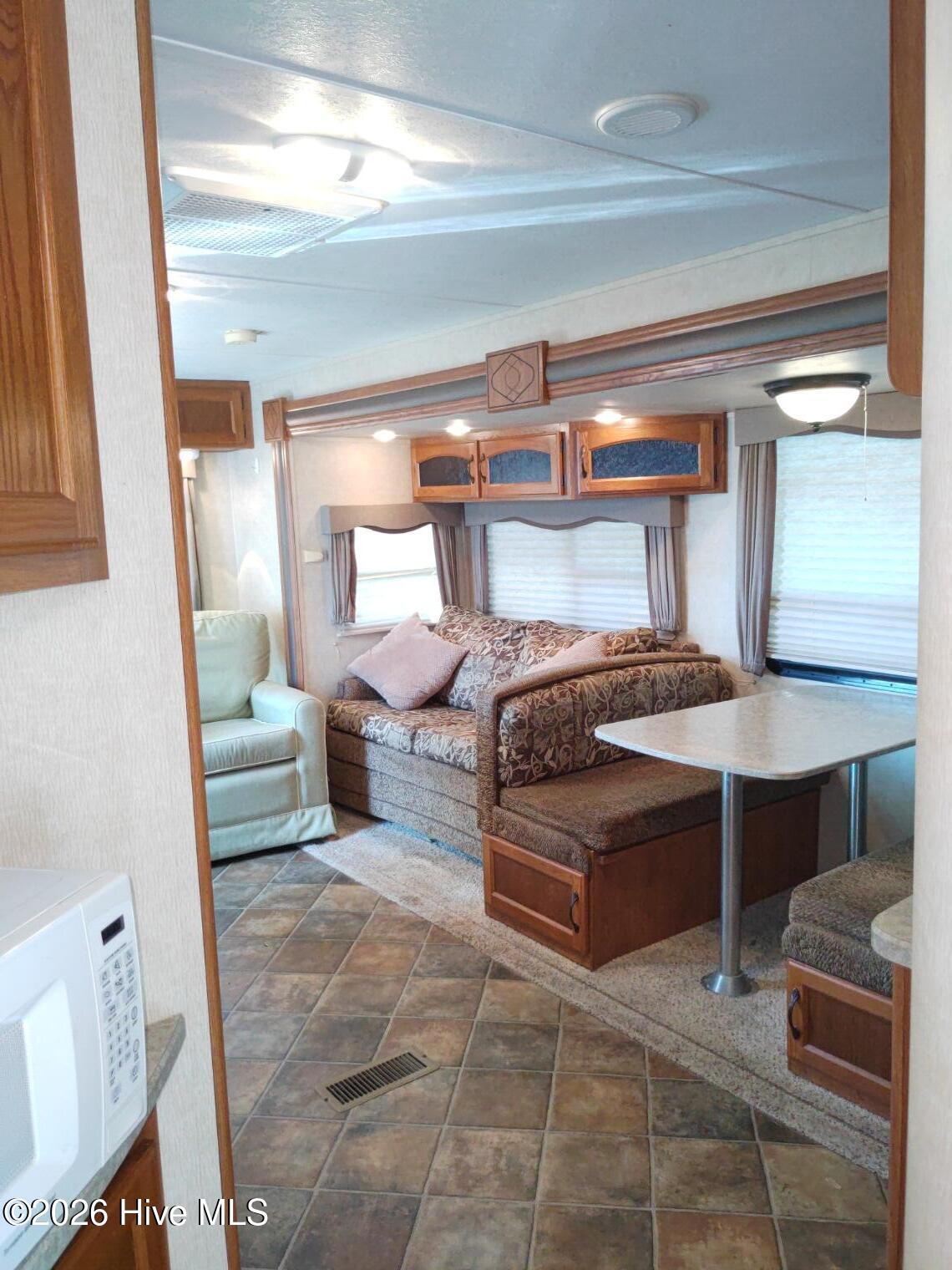 100567863 | Photo 16