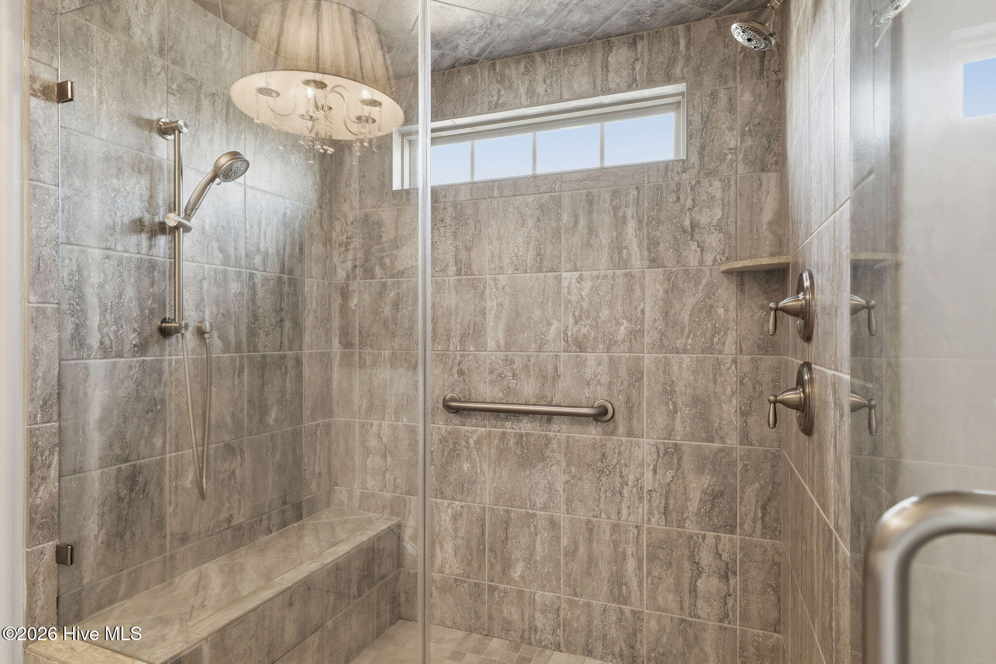 100561215 | Photo 36