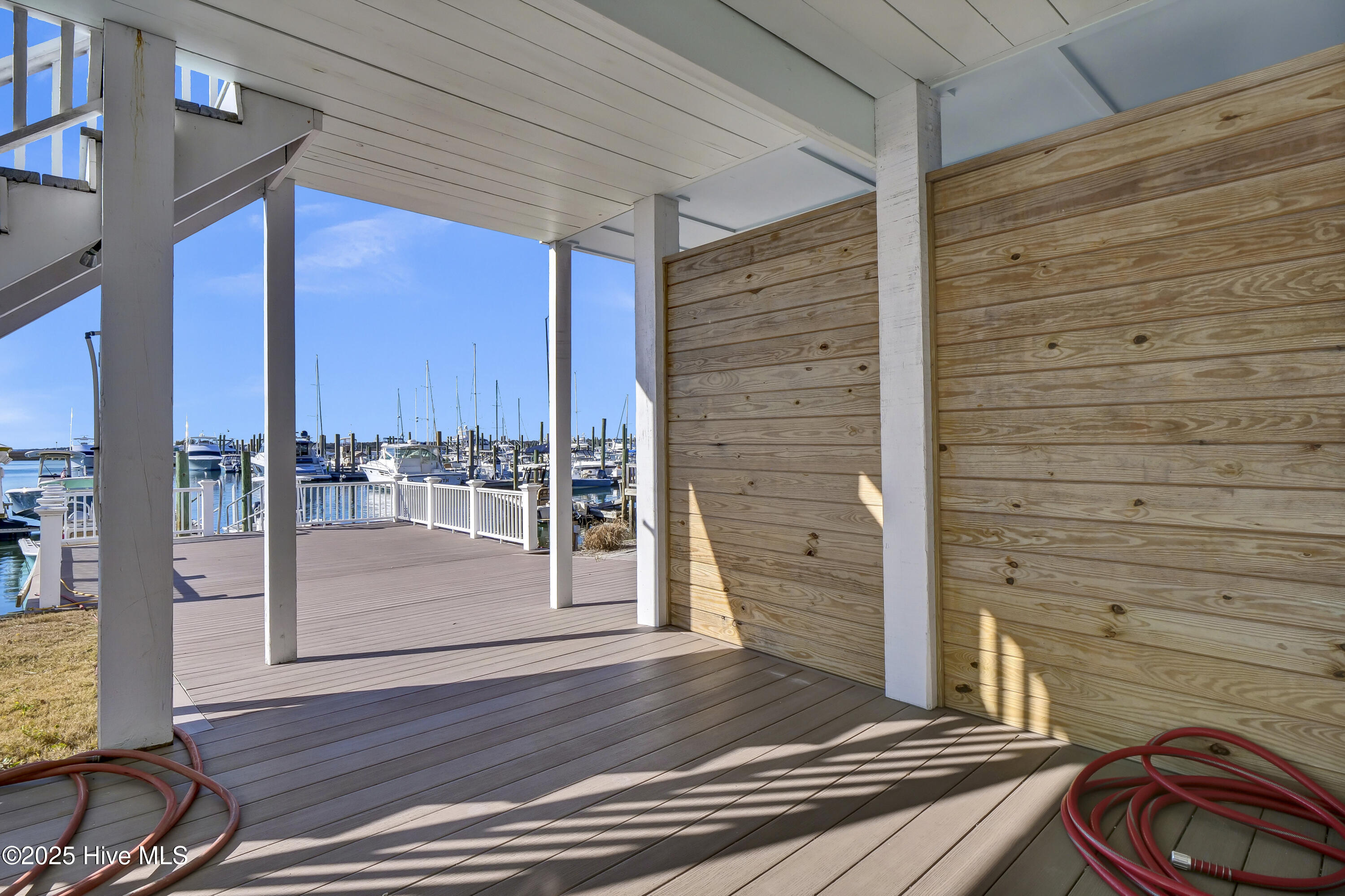 100469434 | Photo 42