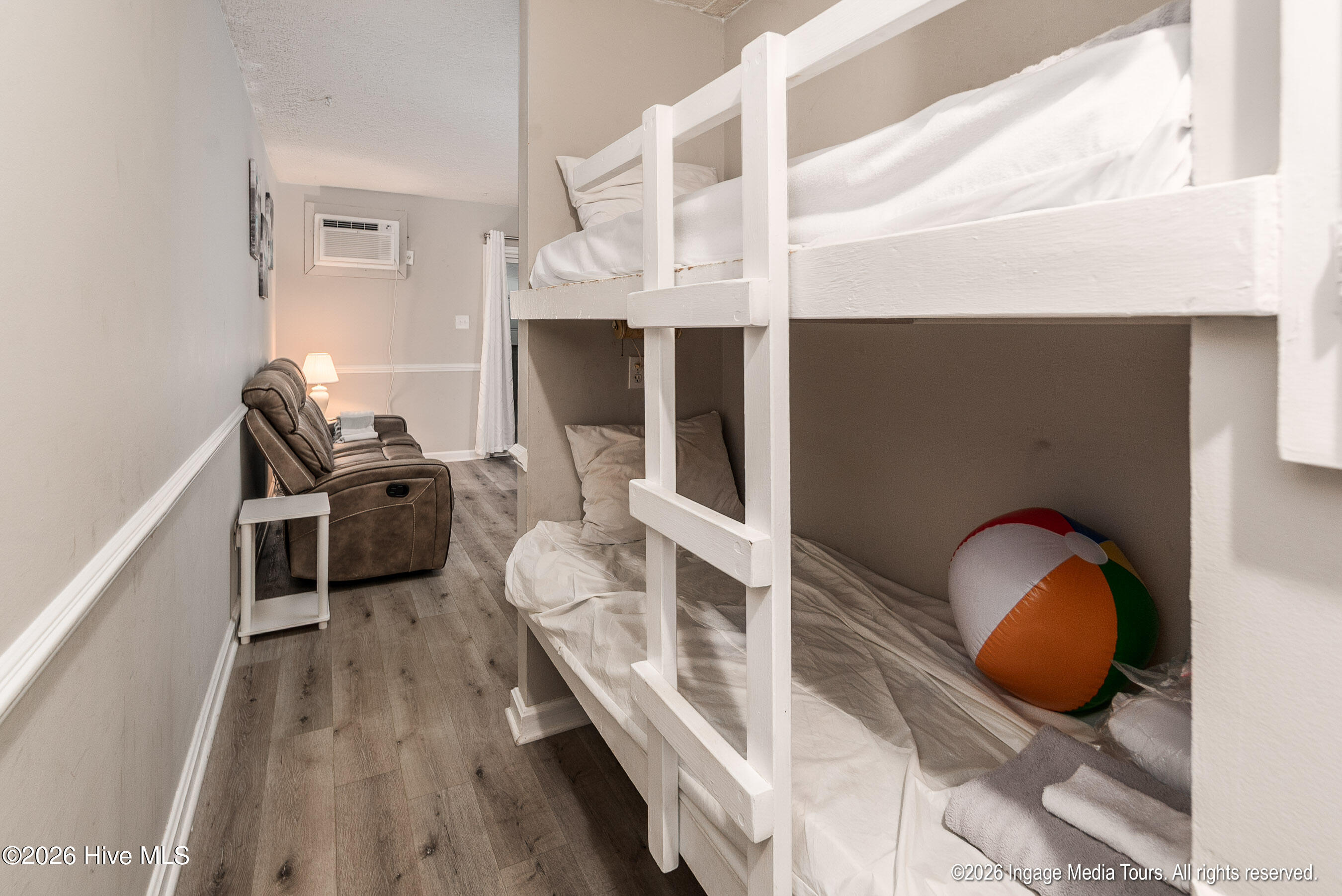 100548568 | Photo 15