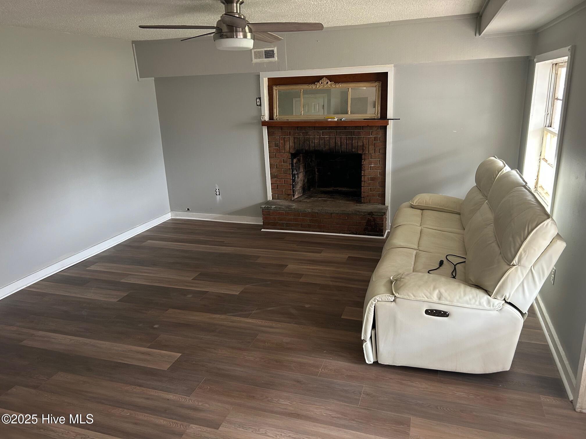 100525012 | Photo 17