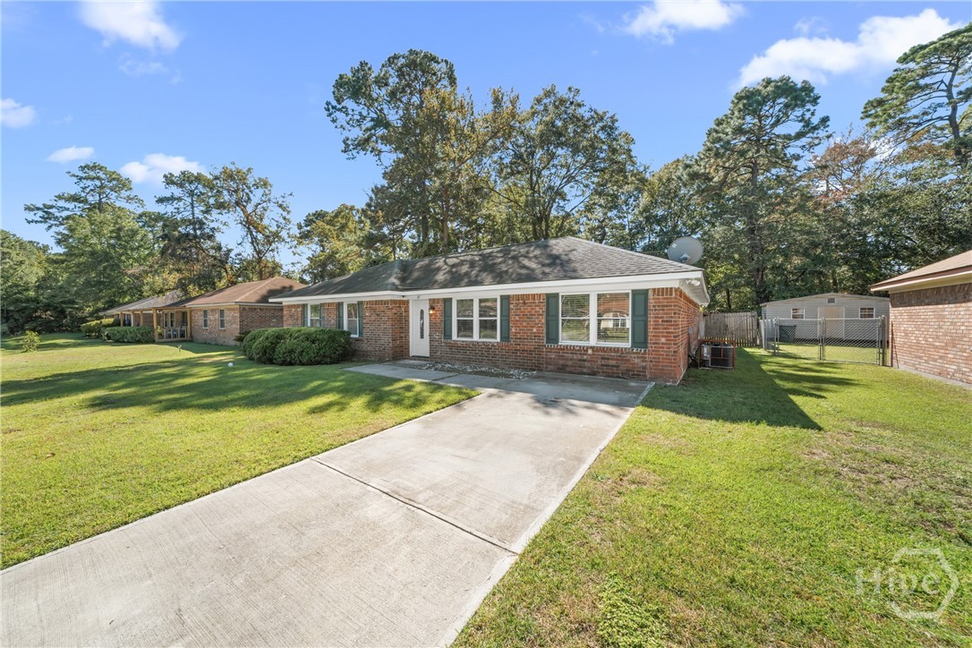 Photo 2 of Single family home for sale at 117 Marian Cir, Savannah, GA 31406 | MLS# SA367173 | Listing updated on 2026-10-27