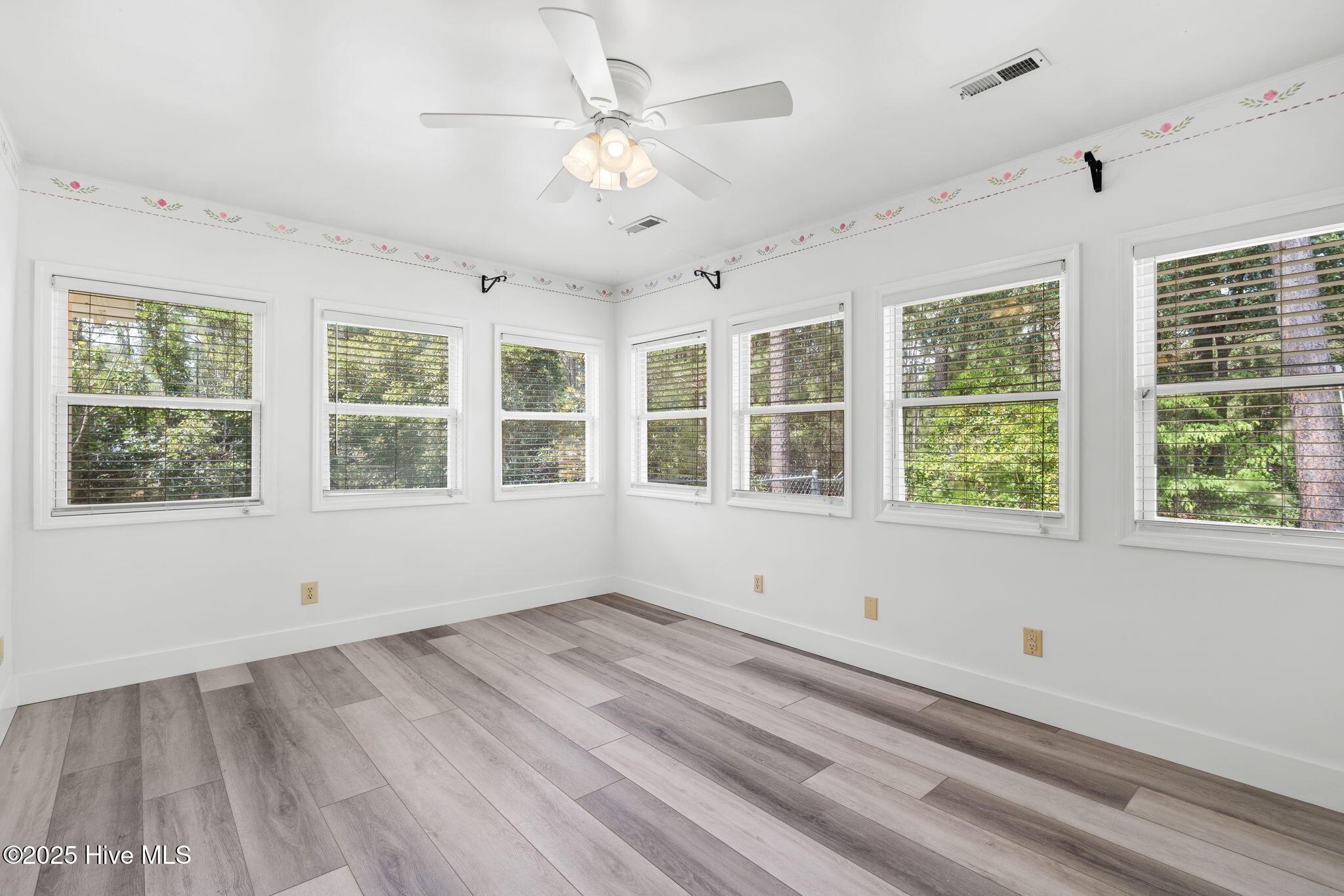 100551974 | Photo 16