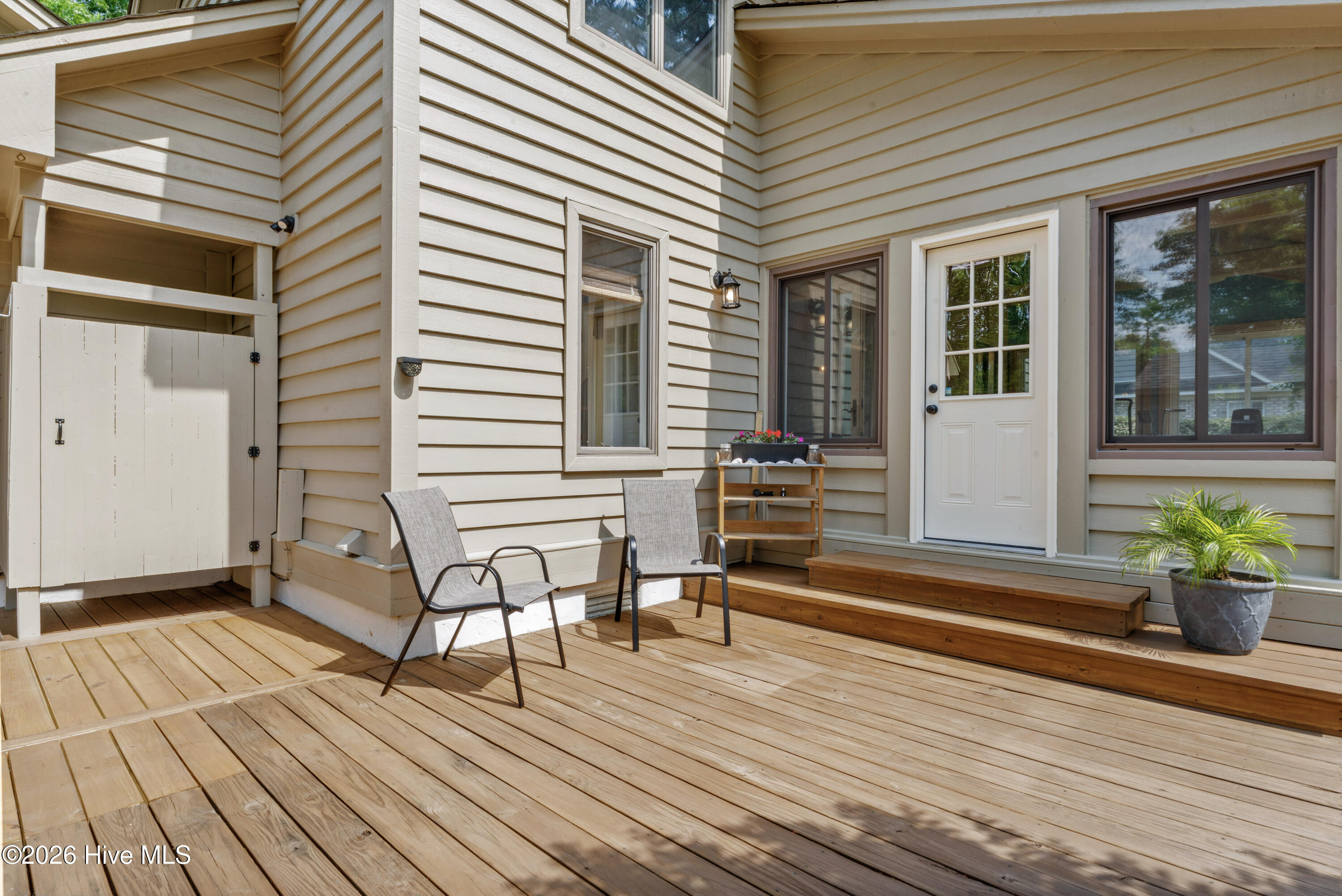 100569922 | Photo 60