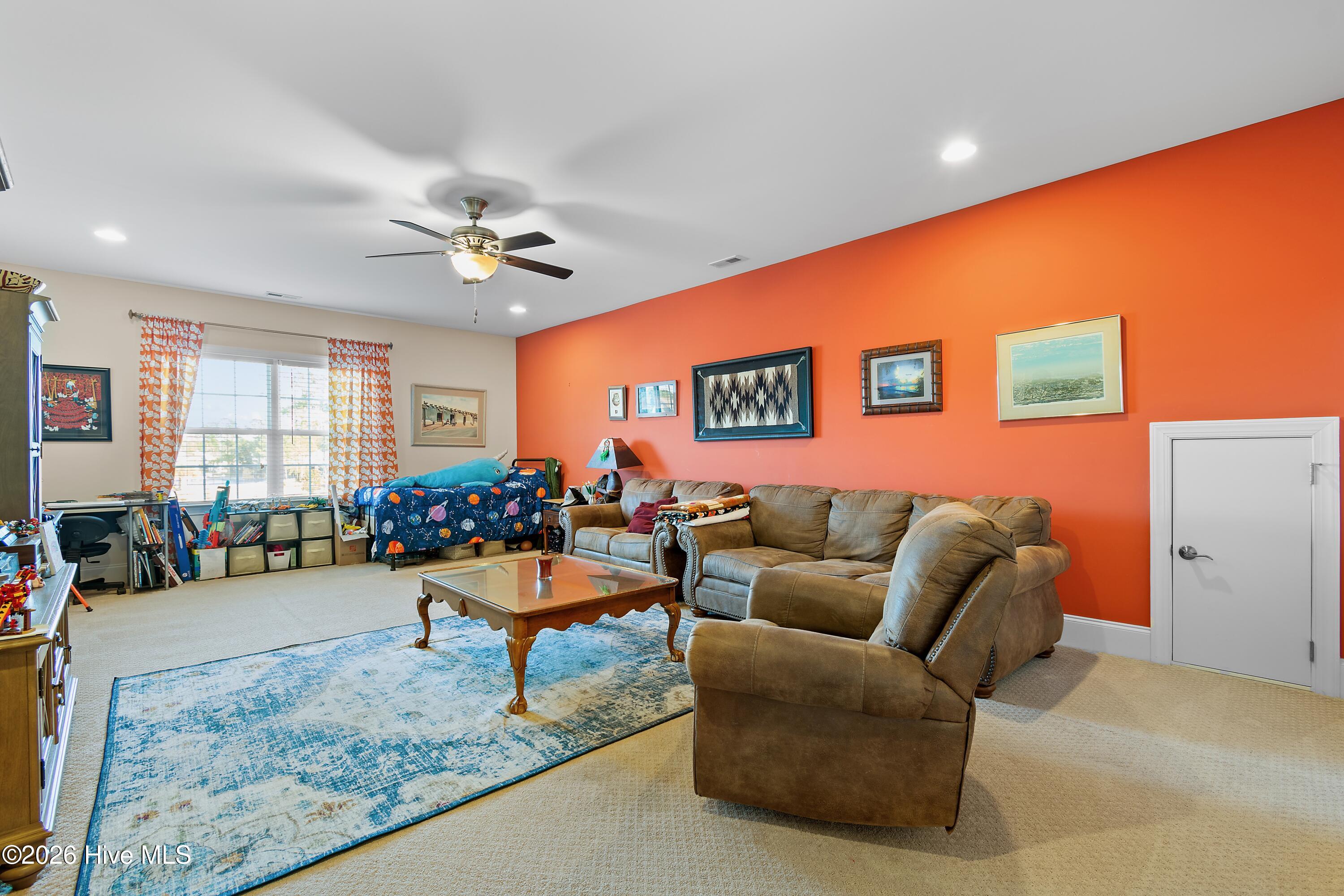 100548400 | Photo 34