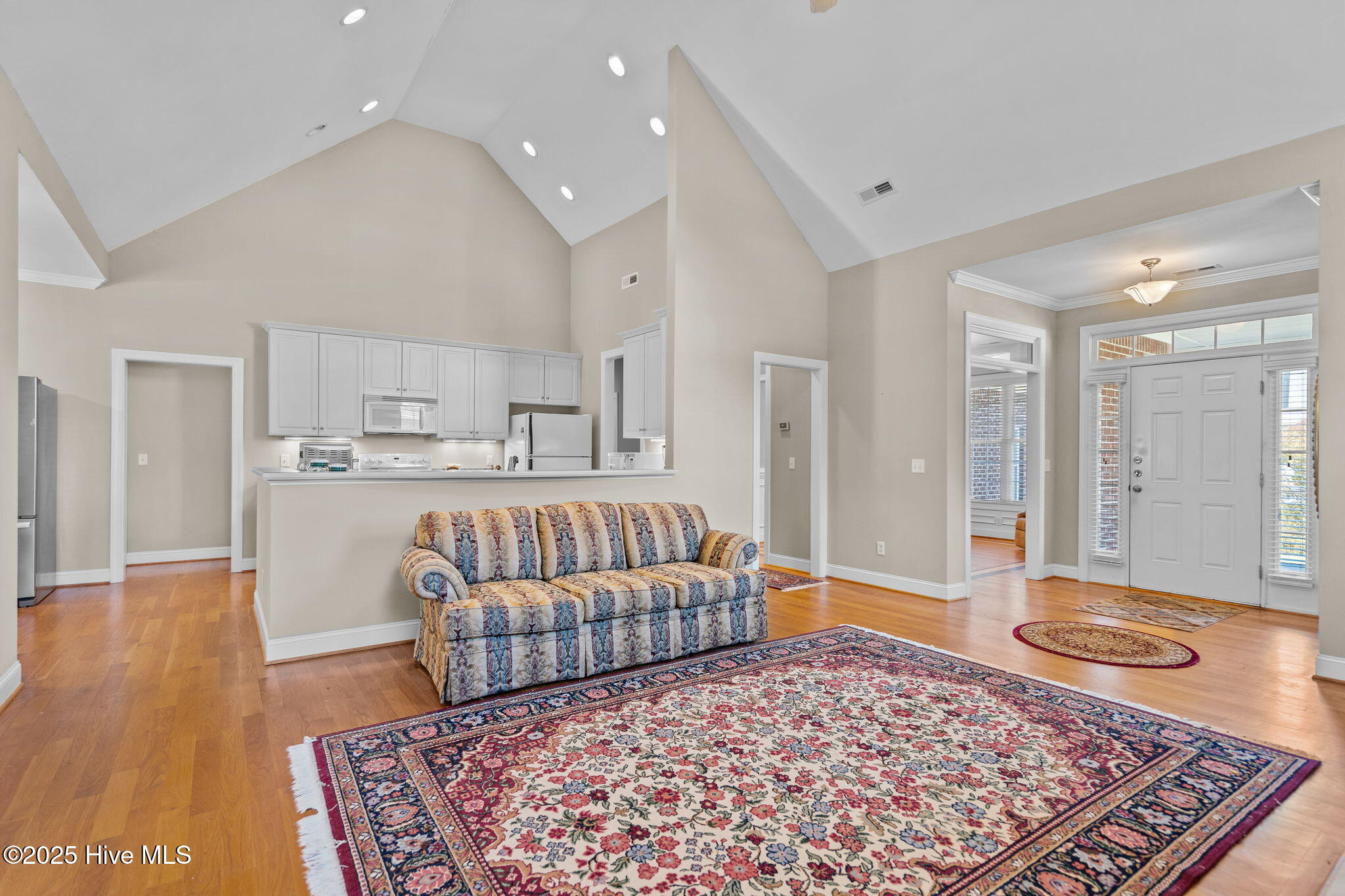 100532156 | Photo 12