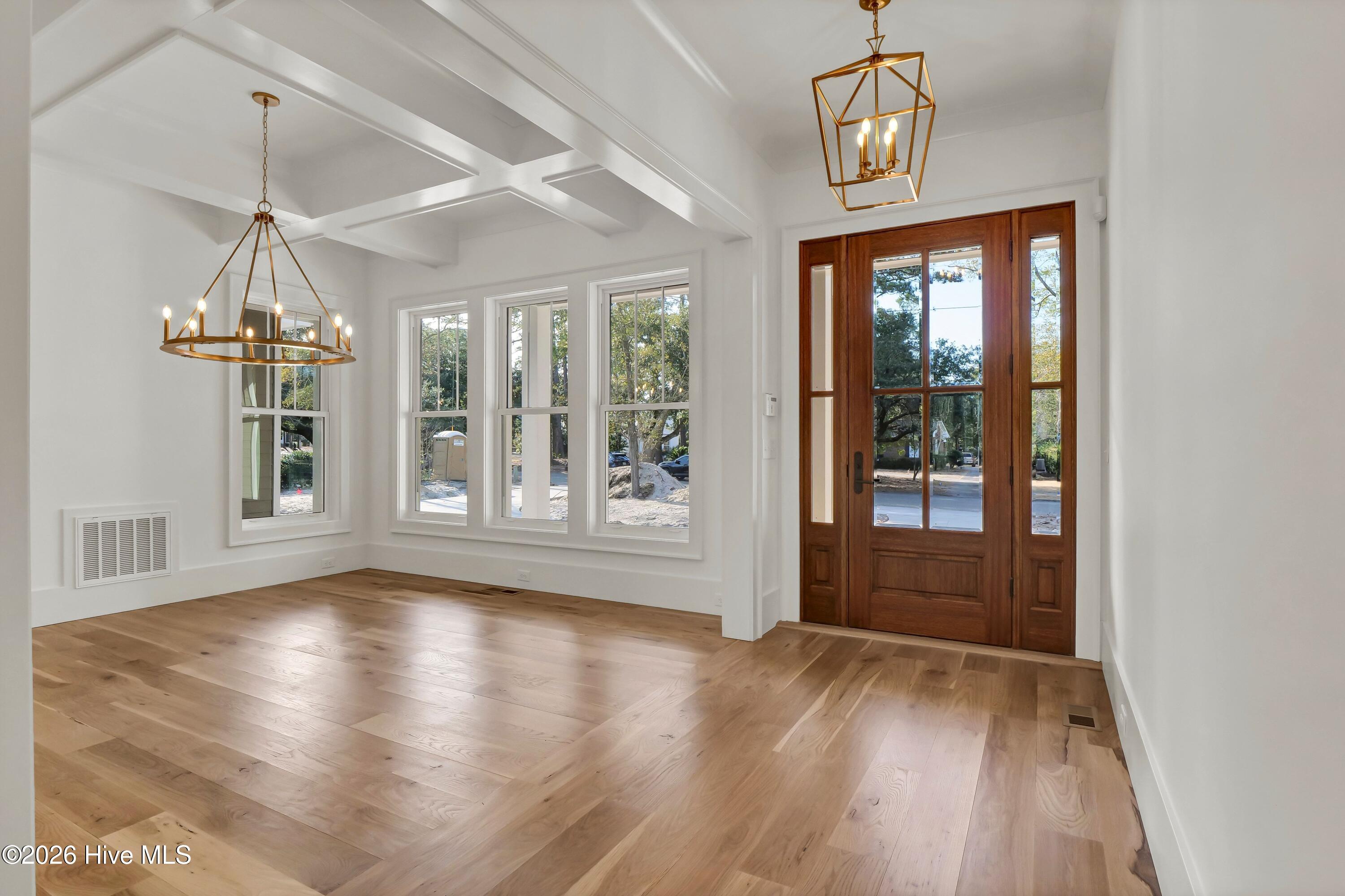 100553648 | Photo 67