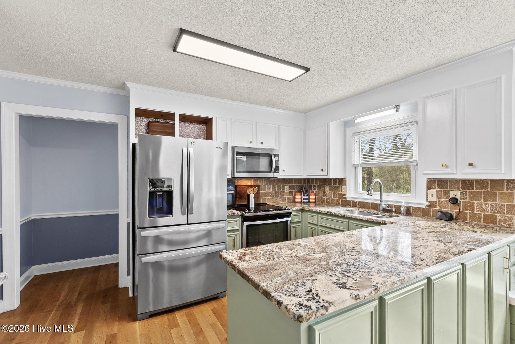 100563926 | Photo 13