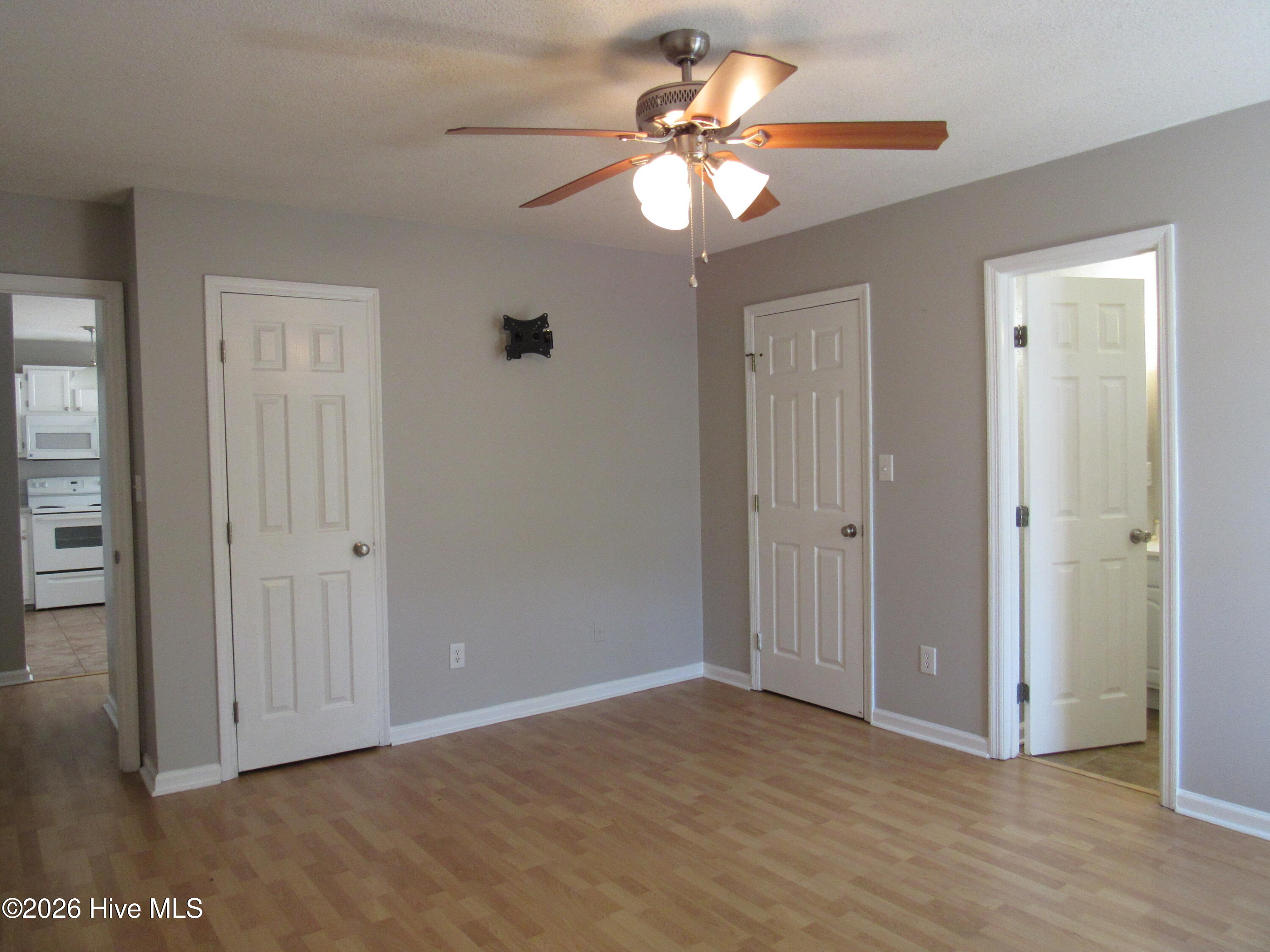 100558219 | Photo 15