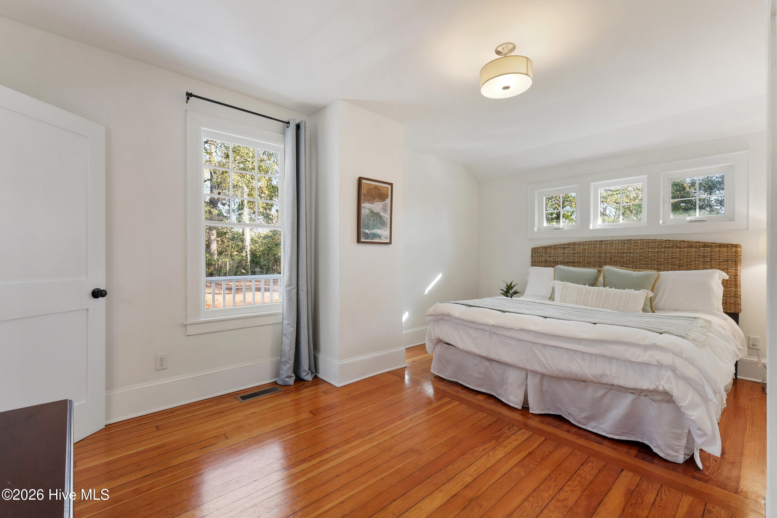 100562398 | Photo 19