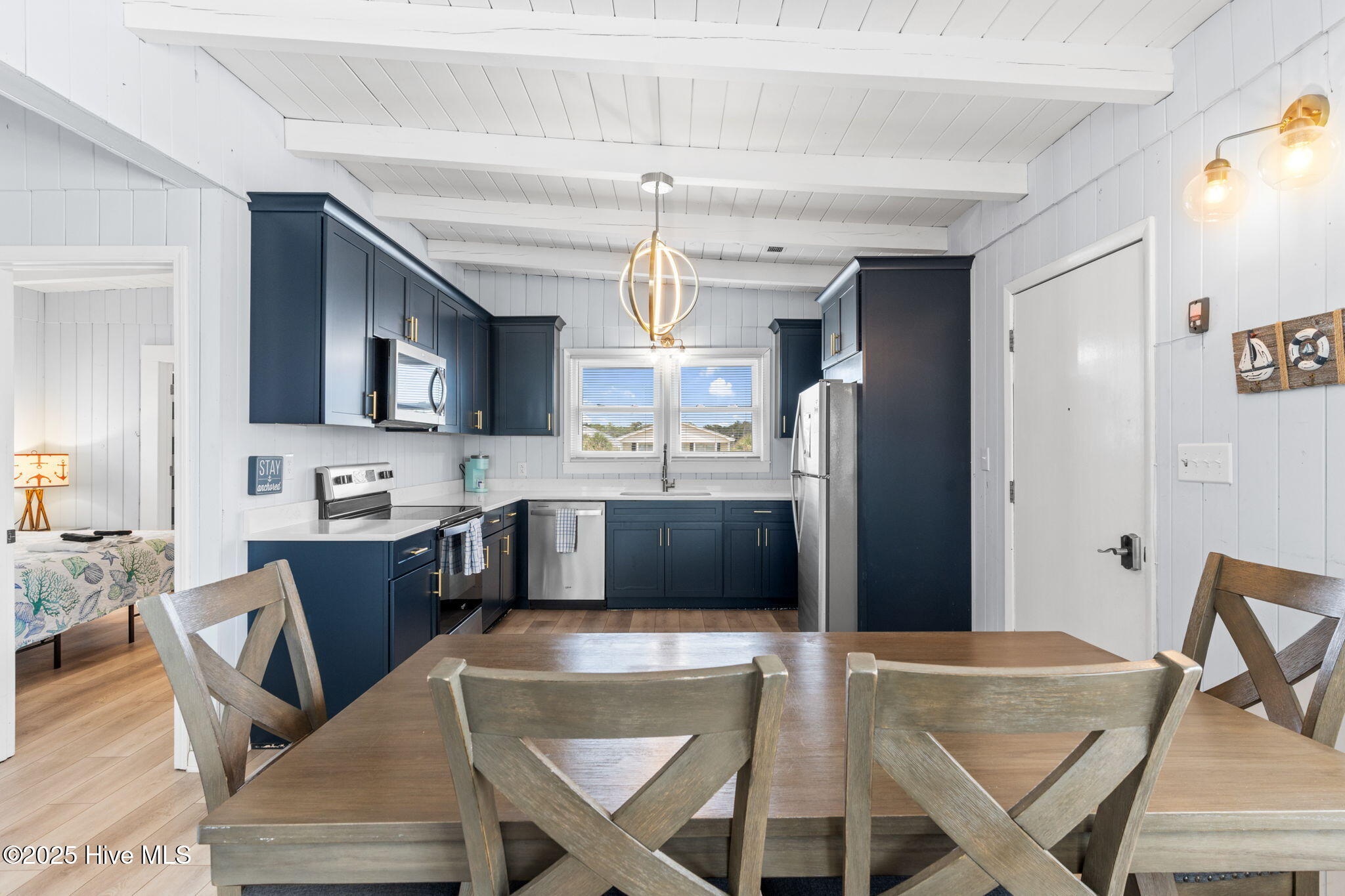 100526809 | Photo 16