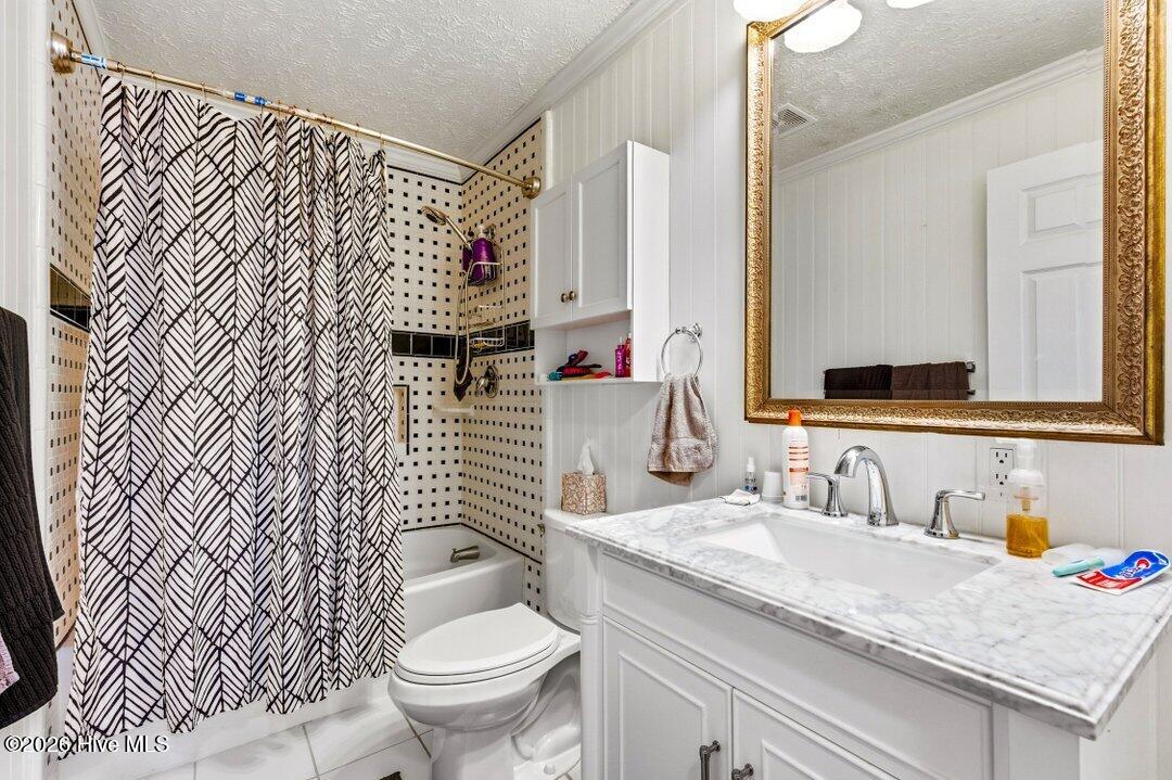 100566216 | Photo 24