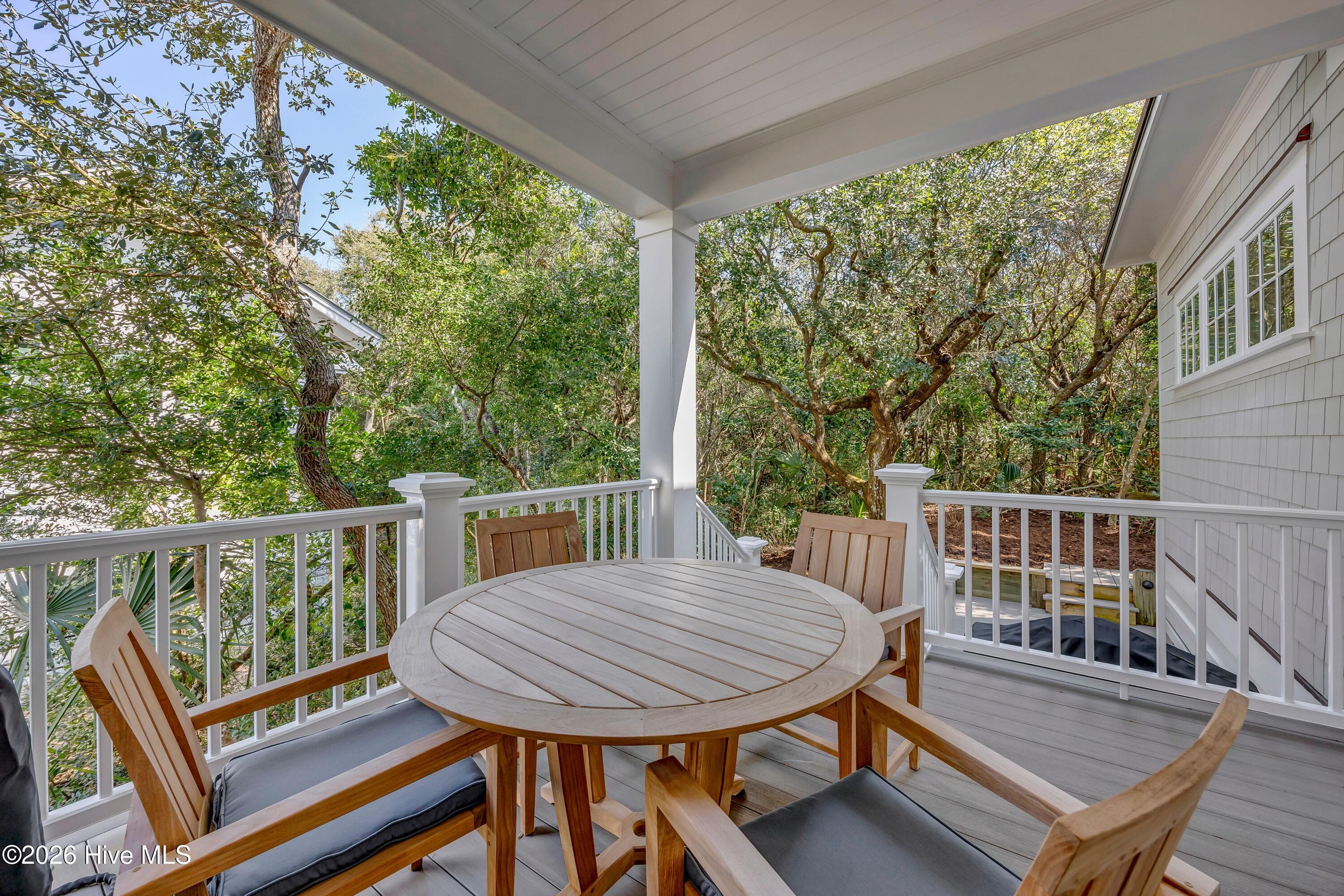 100567930 | Photo 49