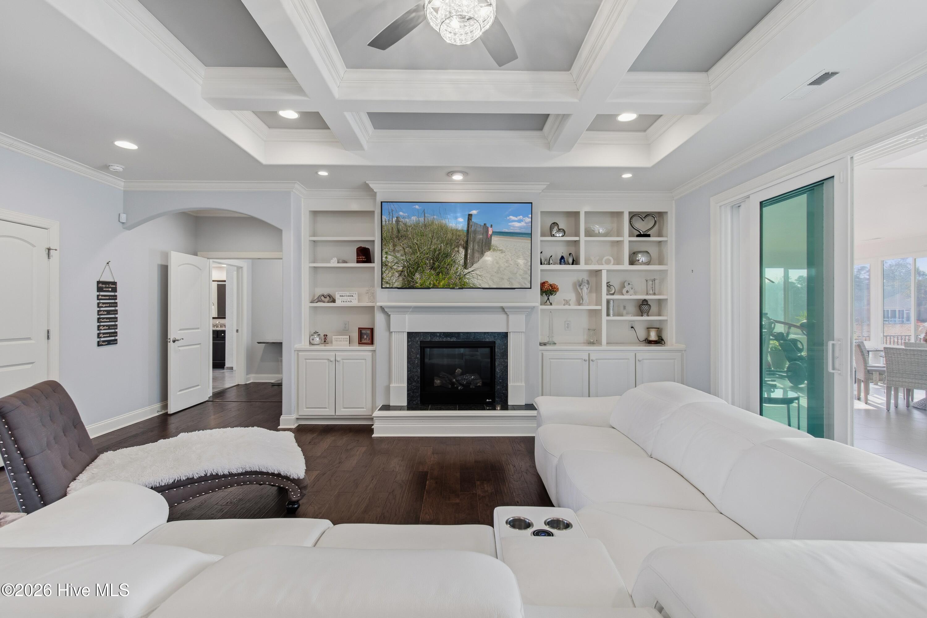 100548705 | Photo 13