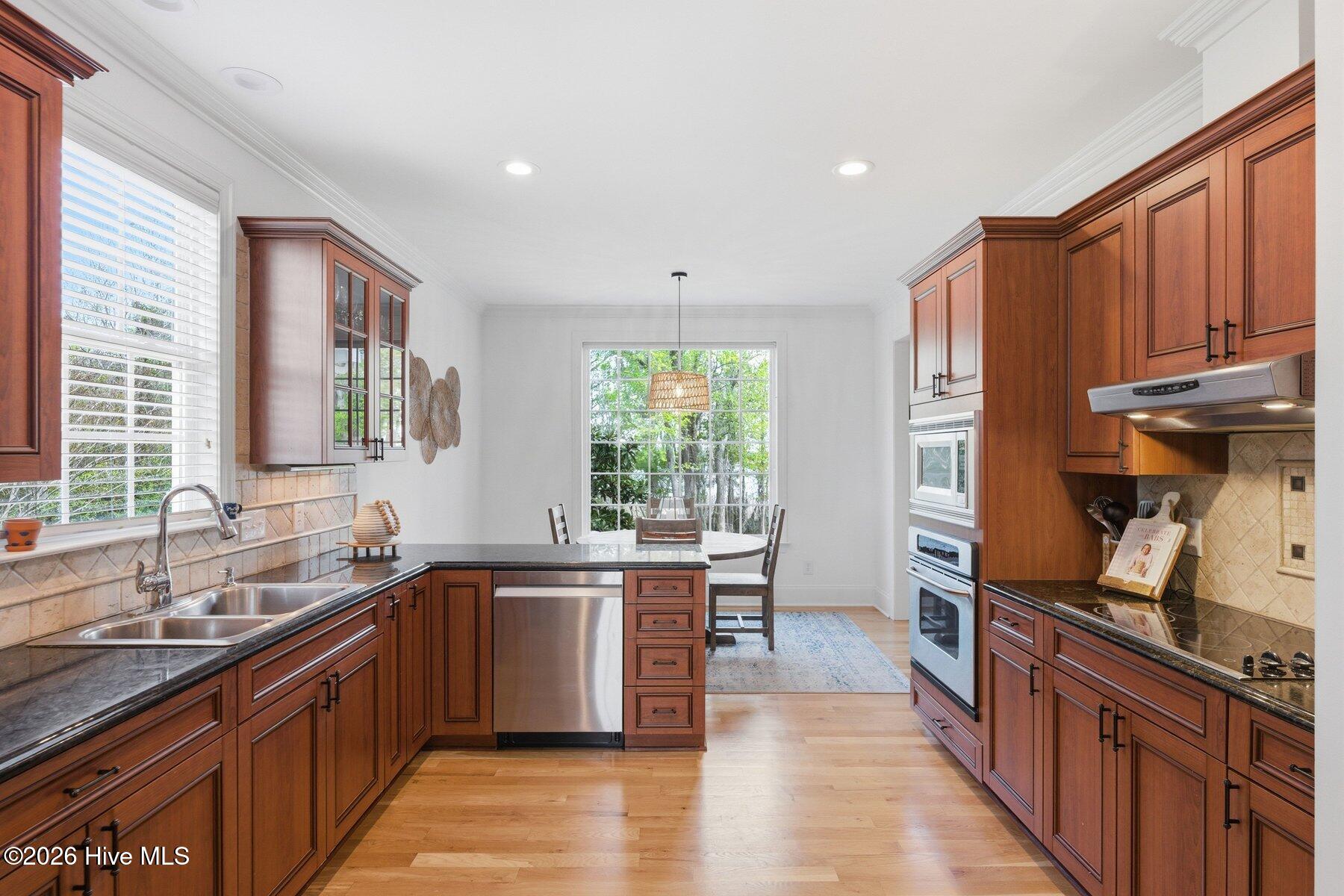 100564034 | Photo 13