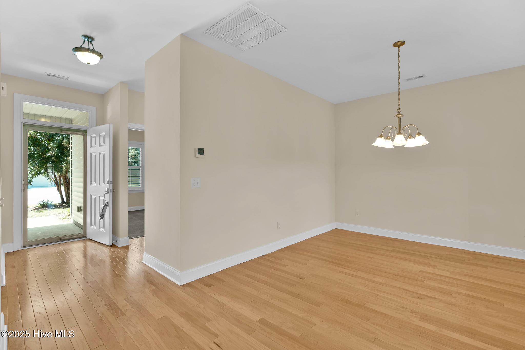 100530563 | Photo 16