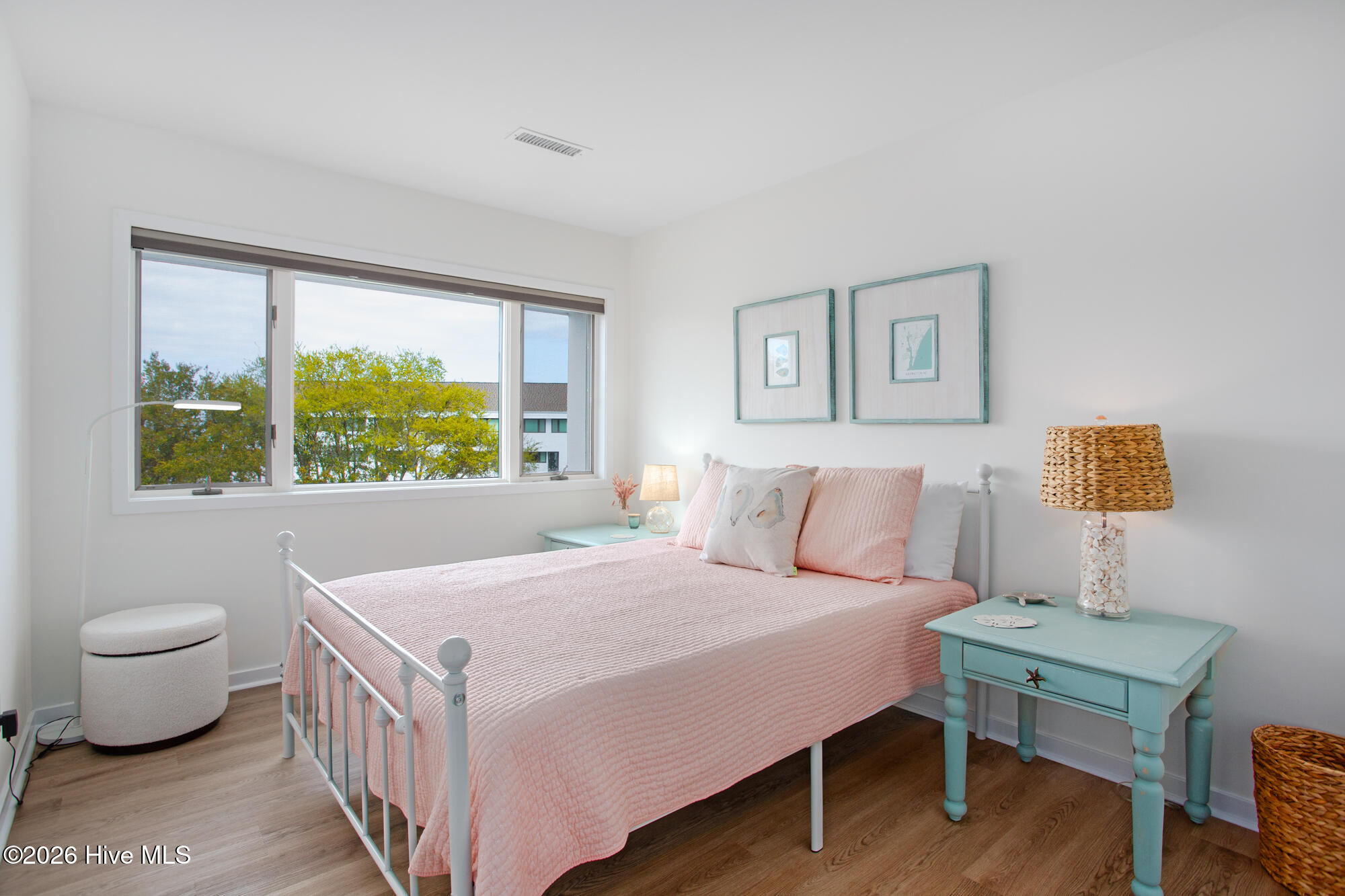 100564405 | Photo 23