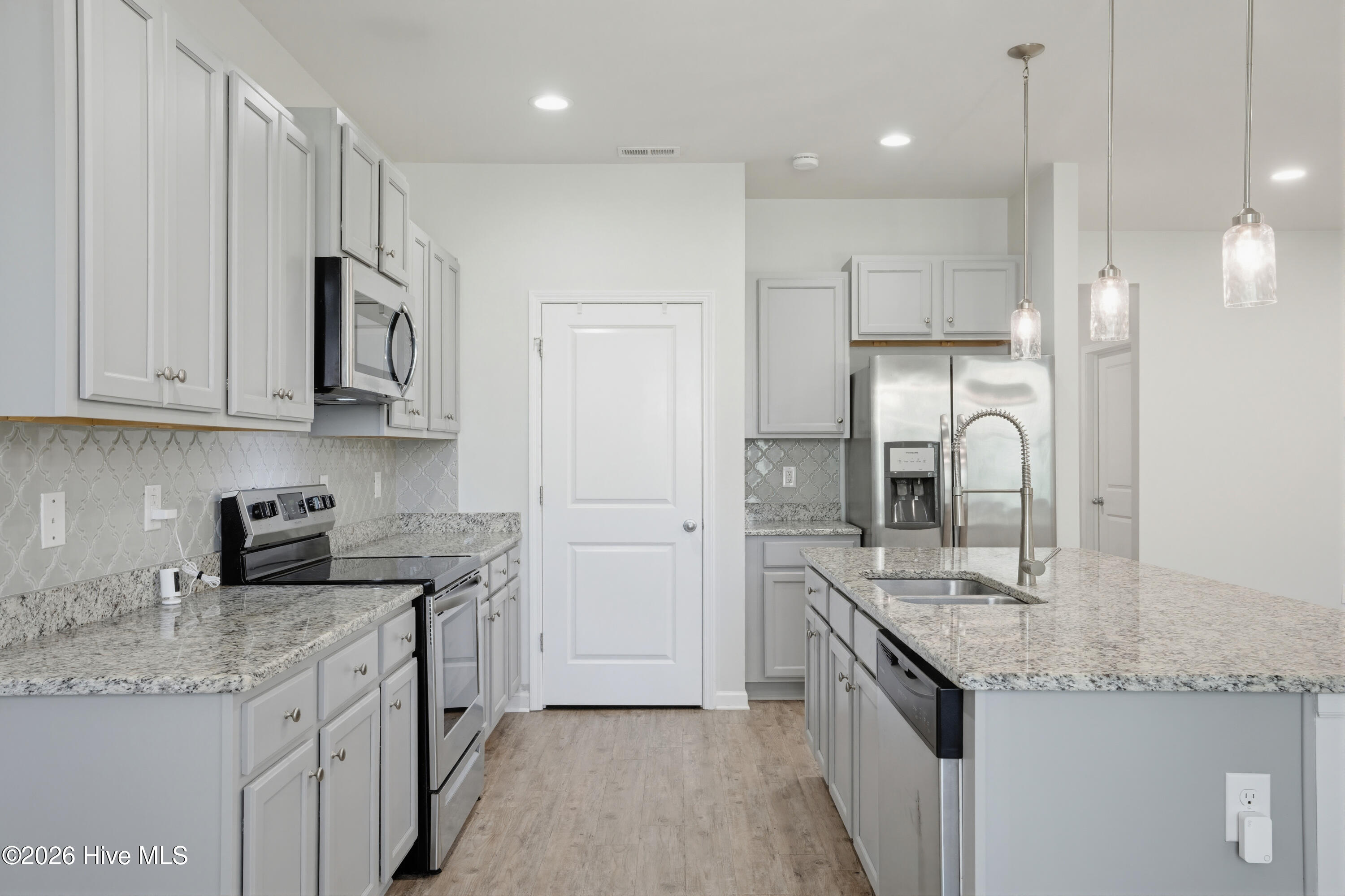 100565113 | Photo 19