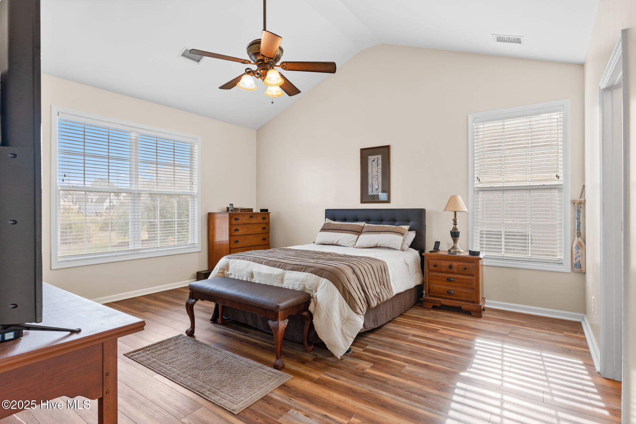 100540486 | Photo 18