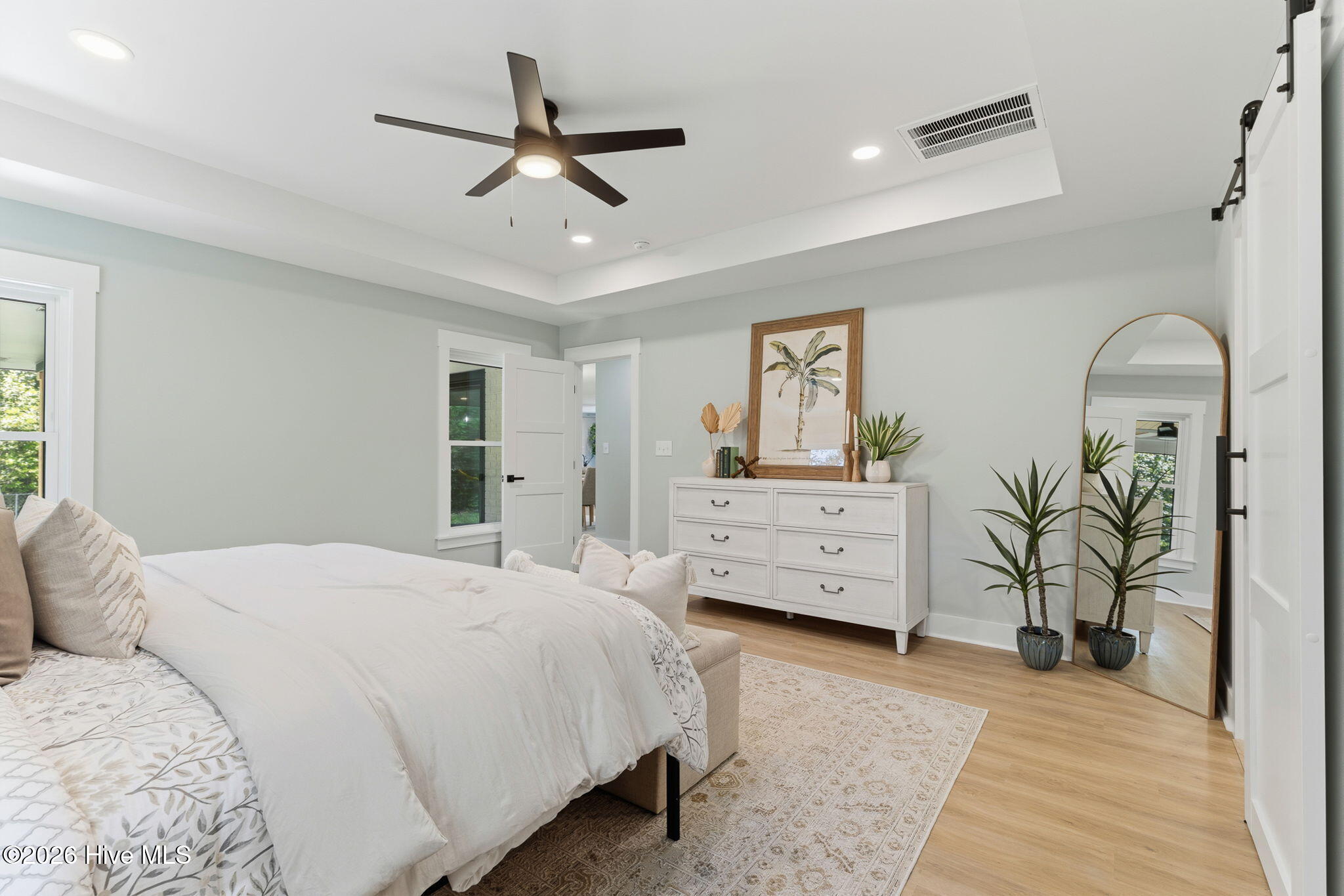 100569769 | Photo 36