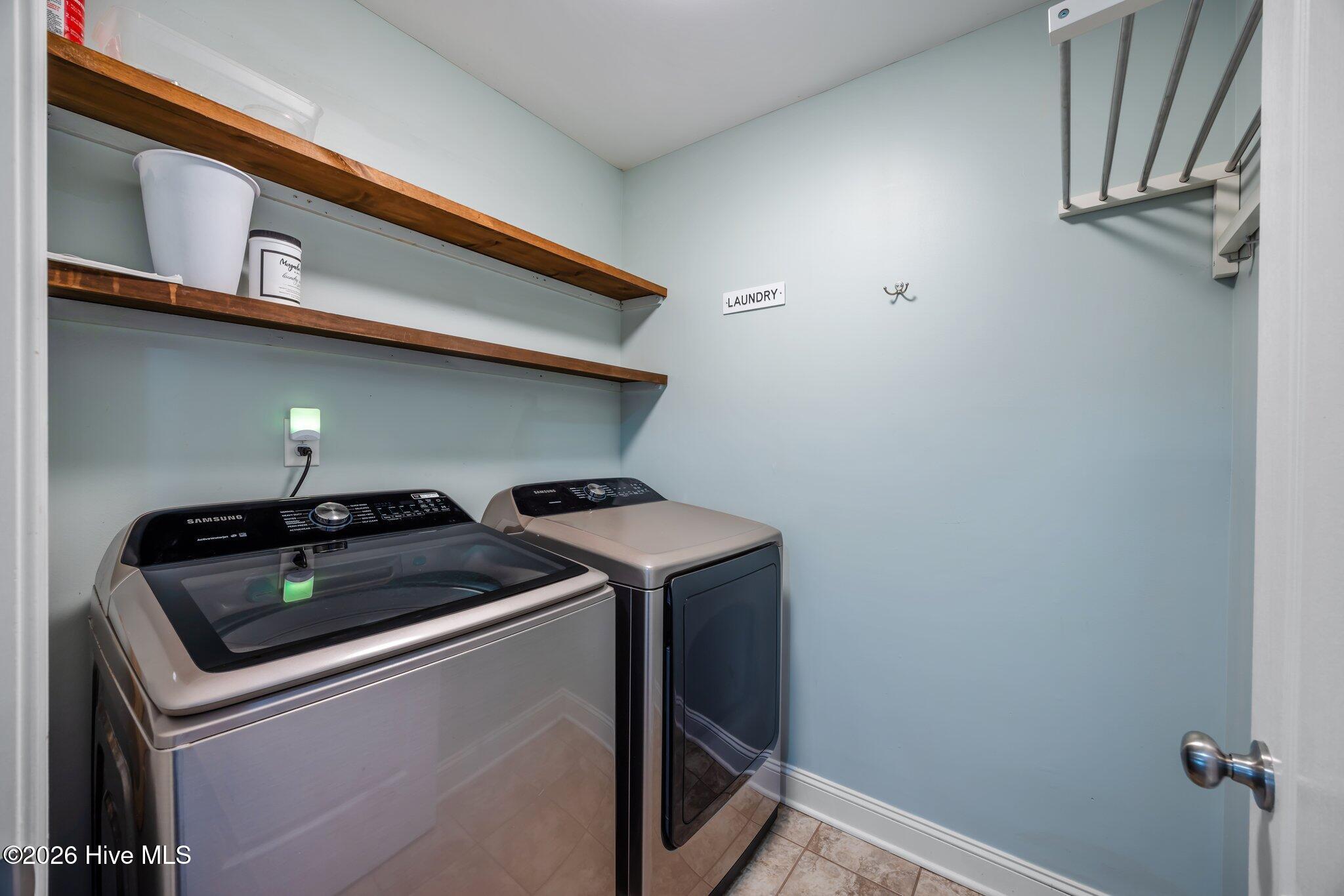 100561855 | Photo 31