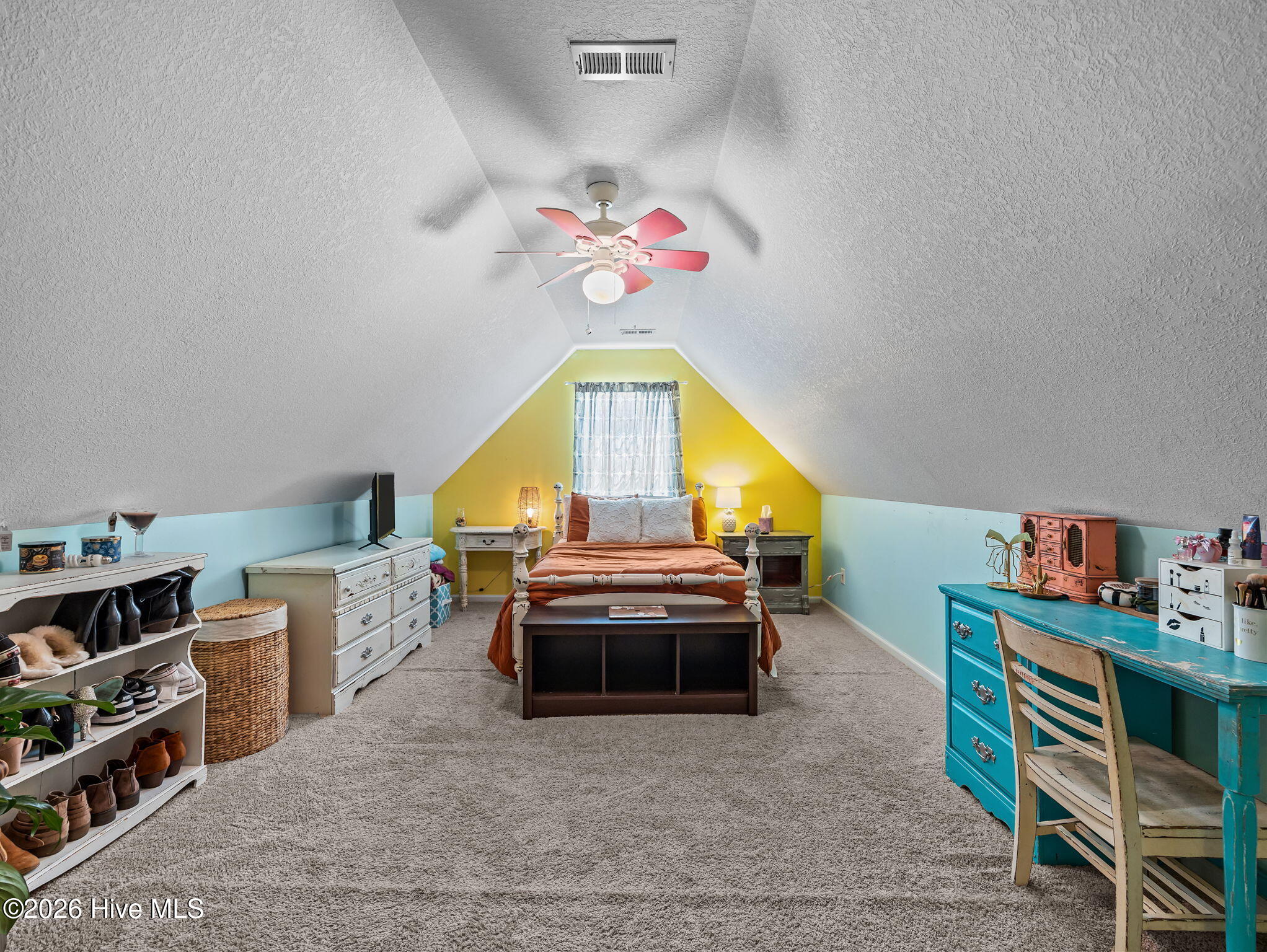 100567595 | Photo 23