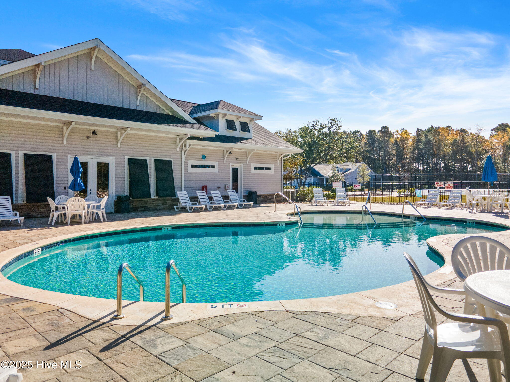 100495537 | Photo 47