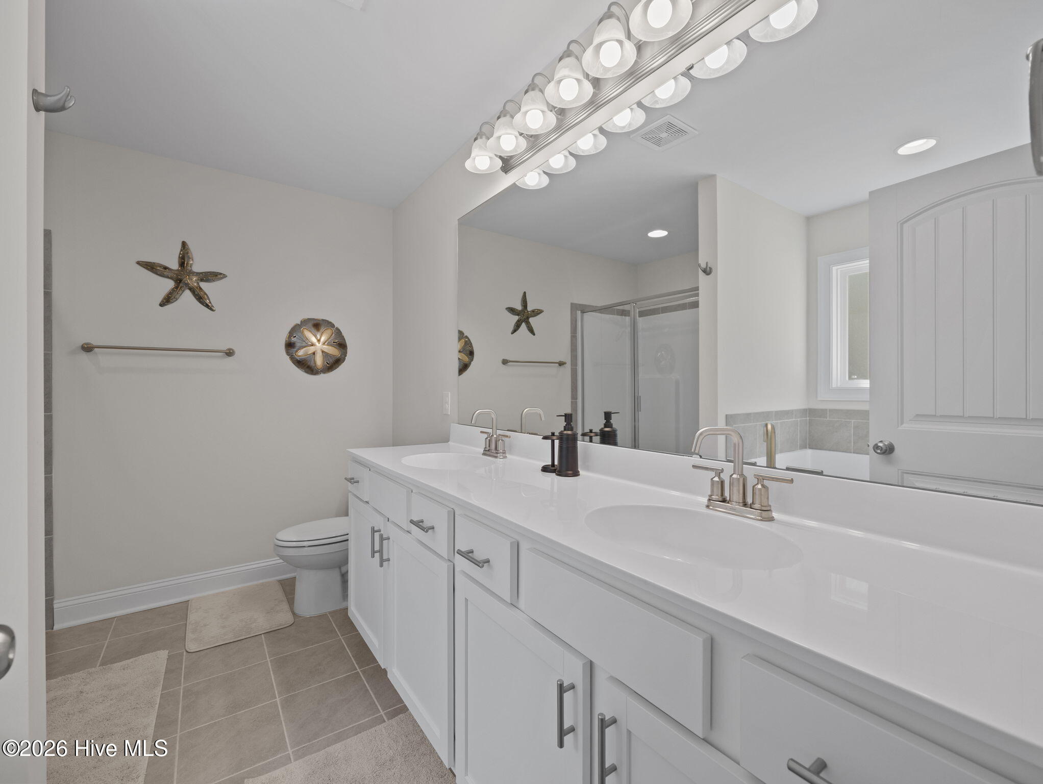 100563738 | Photo 30