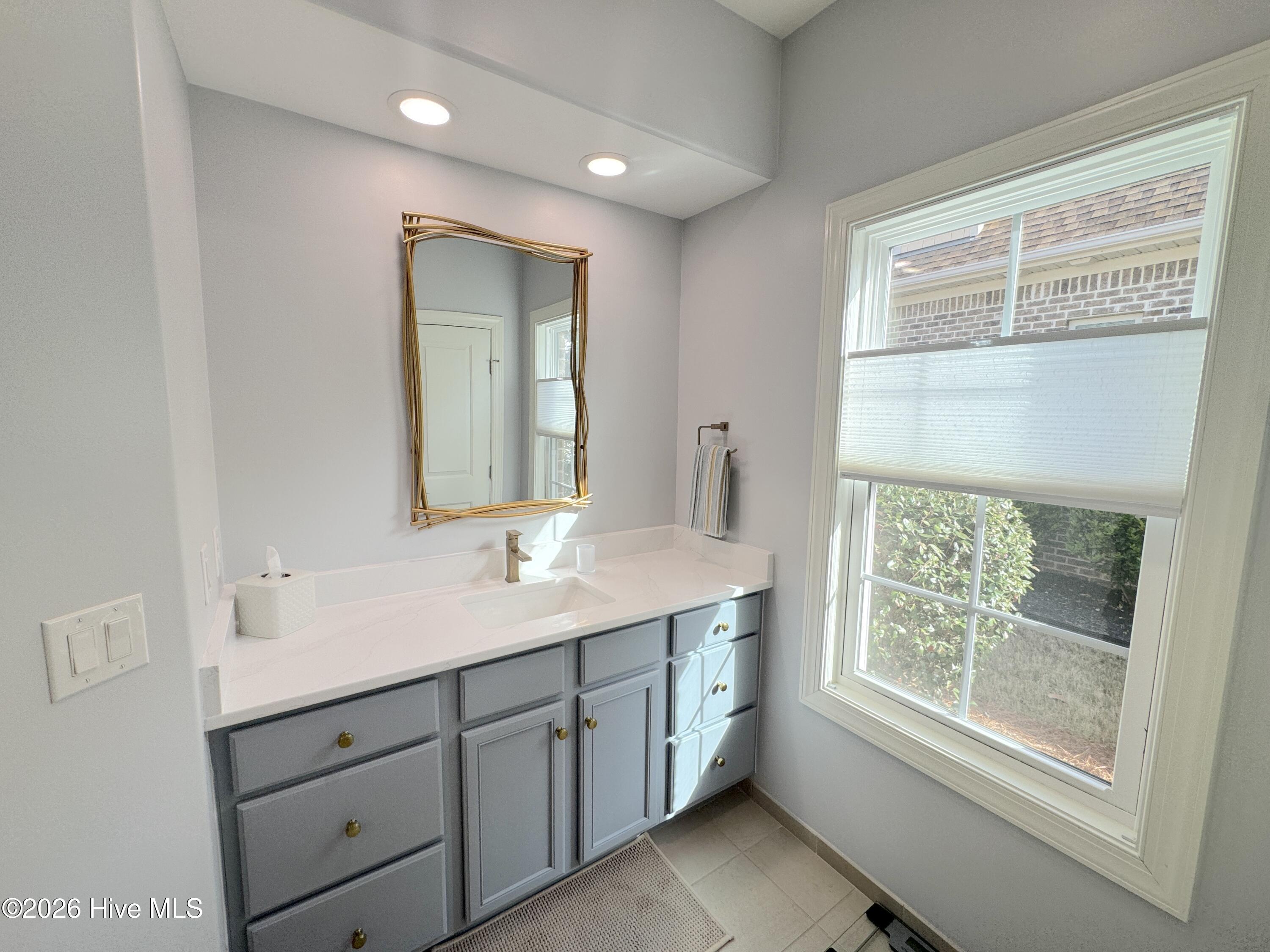 100564015 | Photo 25