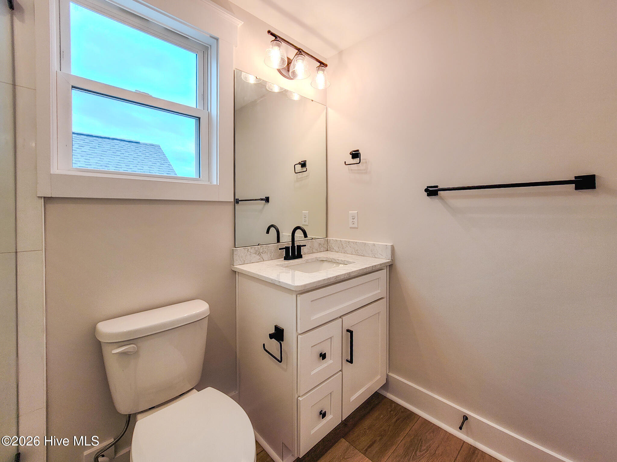 100553642 | Photo 18