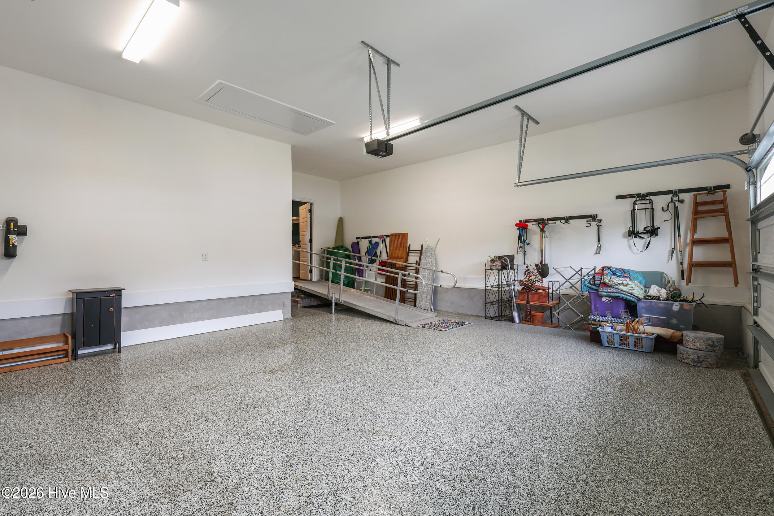 100560920 | Photo 27